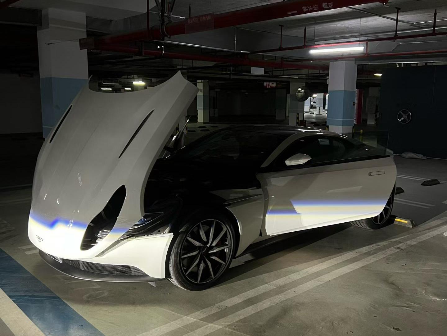 二手阿斯顿·马丁 DB11 白色/红色 2023款 4.0T V8 Coupe