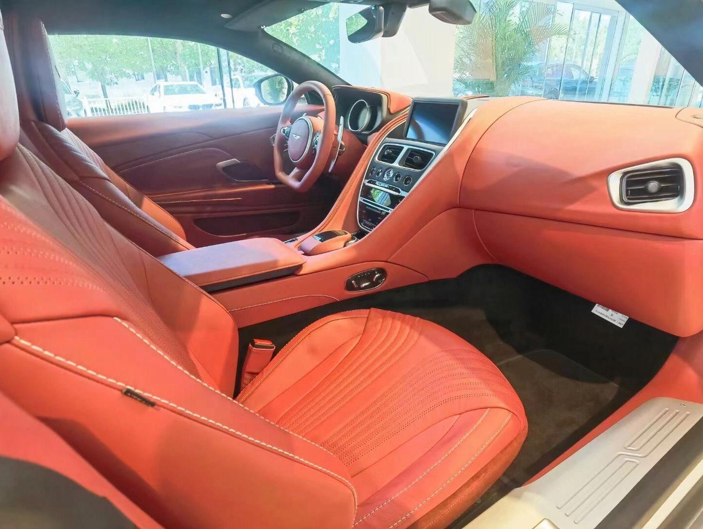 二手阿斯顿·马丁 DB11 白色/红色 2023款 4.0T V8 Coupe