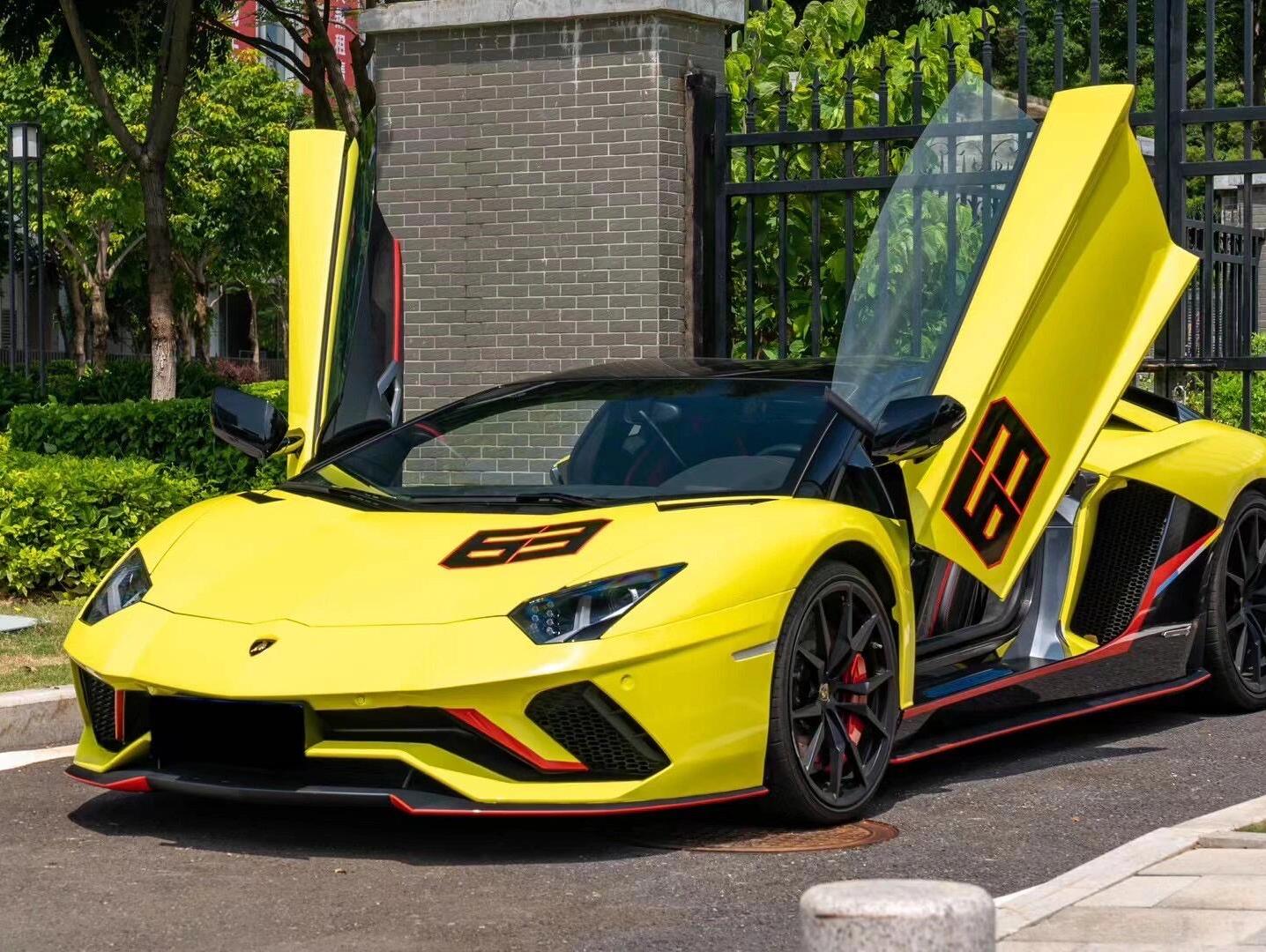 二手兰博基尼 Aventador 灰色/黑色 2017款 Aventador S
