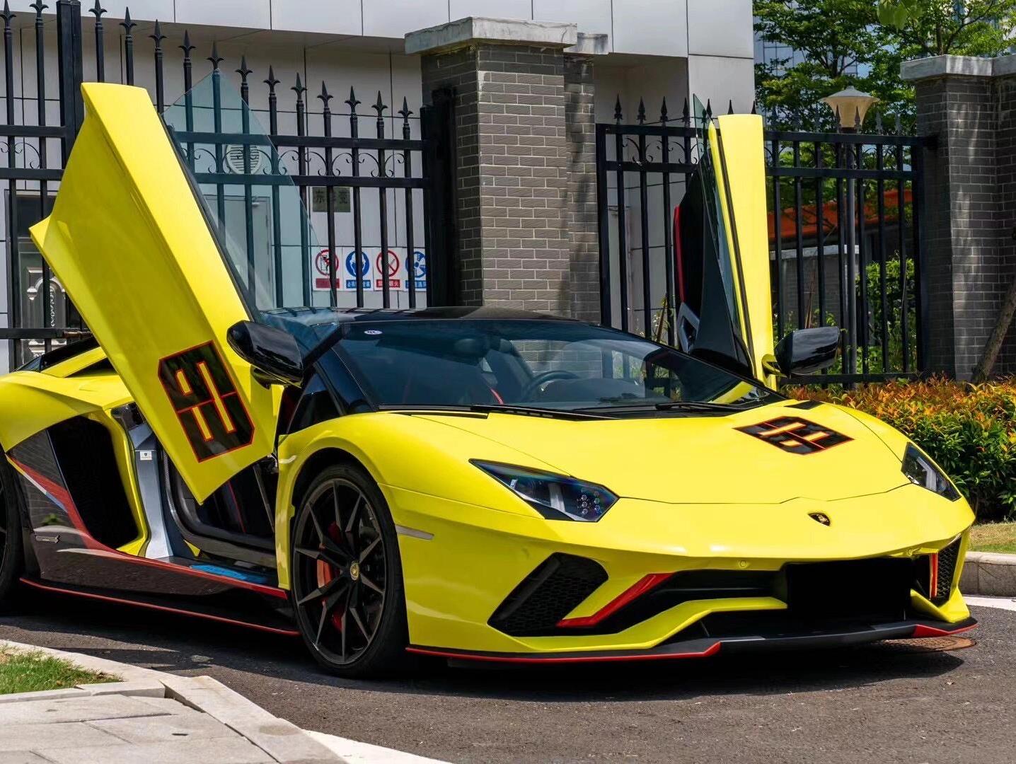 二手兰博基尼 Aventador 灰色/黑色 2017款 Aventador S
