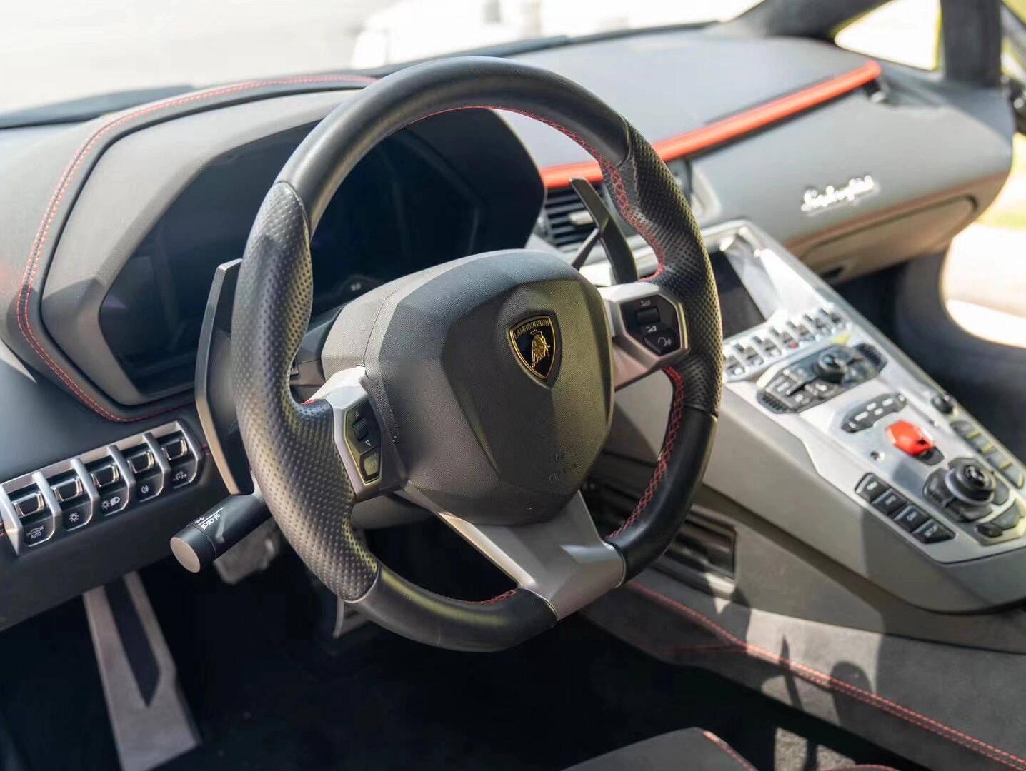 二手兰博基尼 Aventador 灰色/黑色 2017款 Aventador S