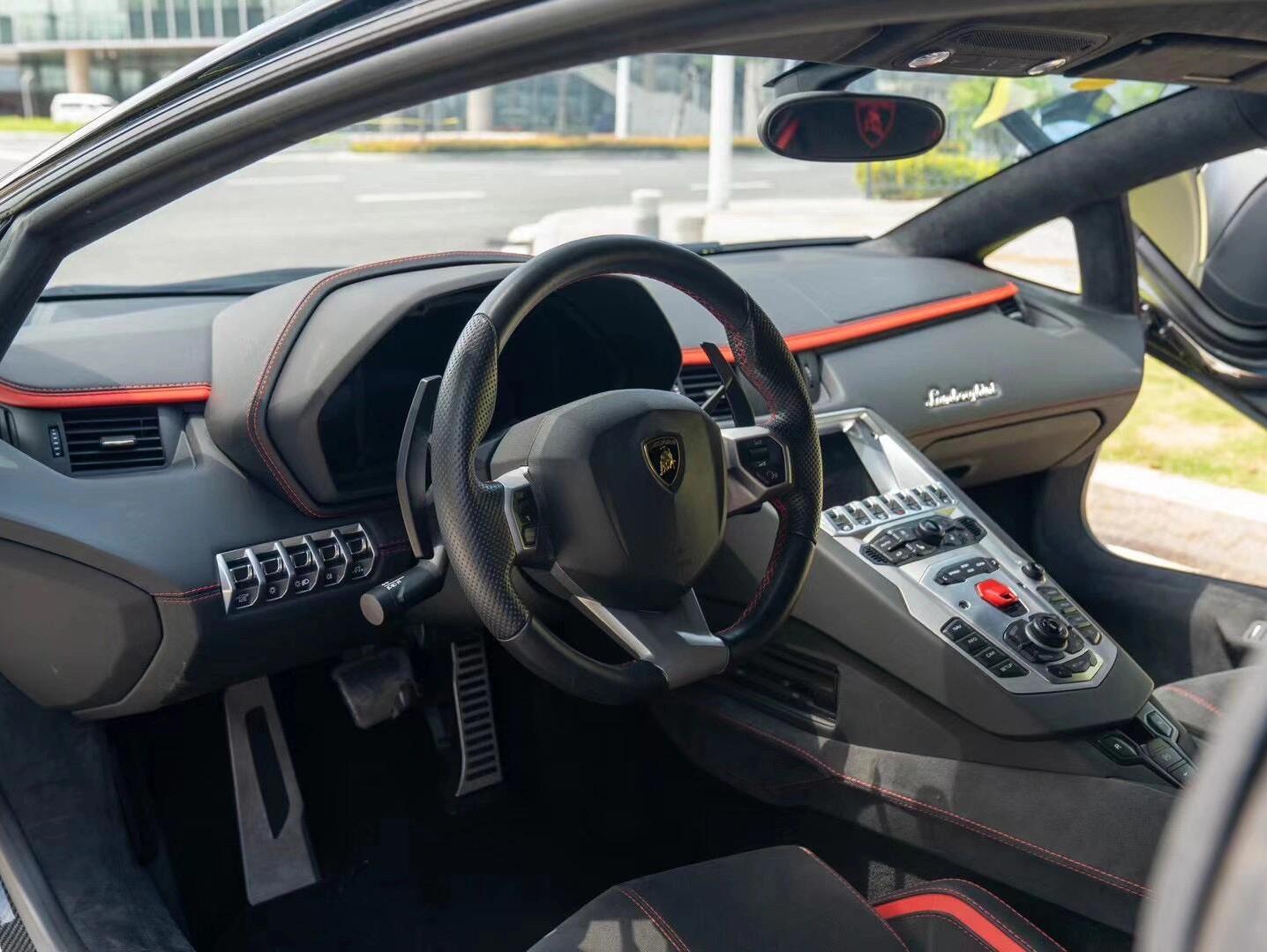 二手兰博基尼 Aventador 灰色/黑色 2017款 Aventador S