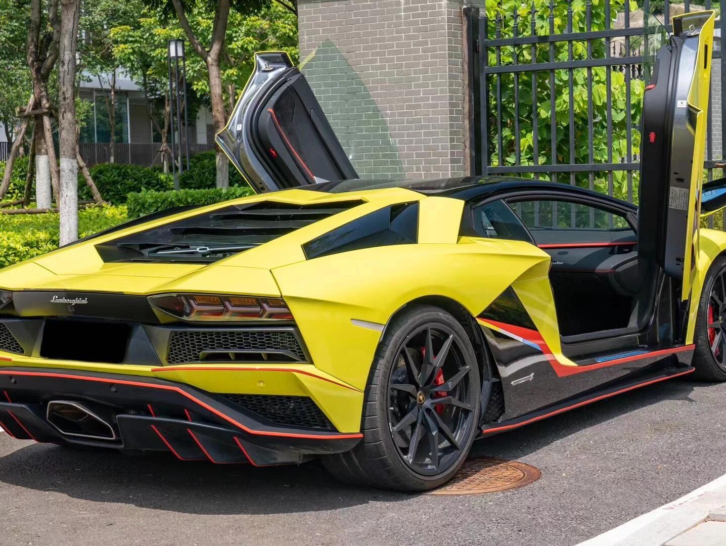 二手兰博基尼 Aventador 灰色/黑色 2017款 Aventador S
