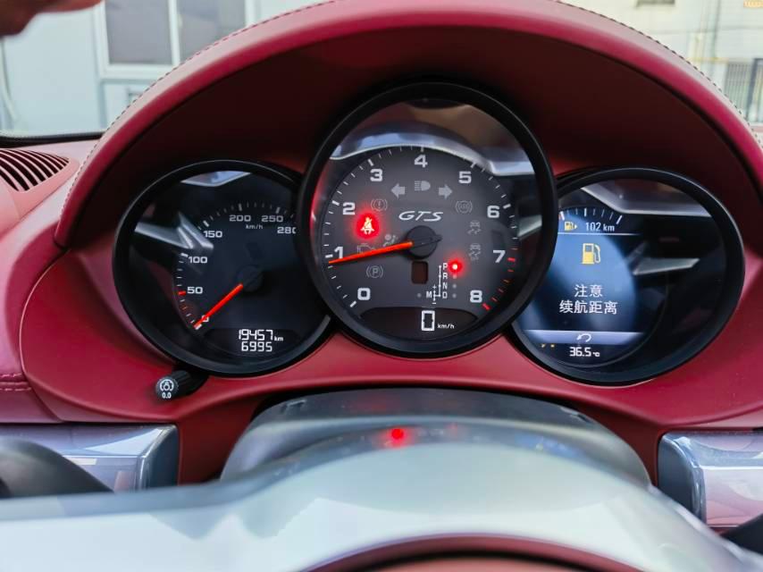 二手保时捷 718 冰梅粉/波尔多红 2022款 Boxster 2.0T