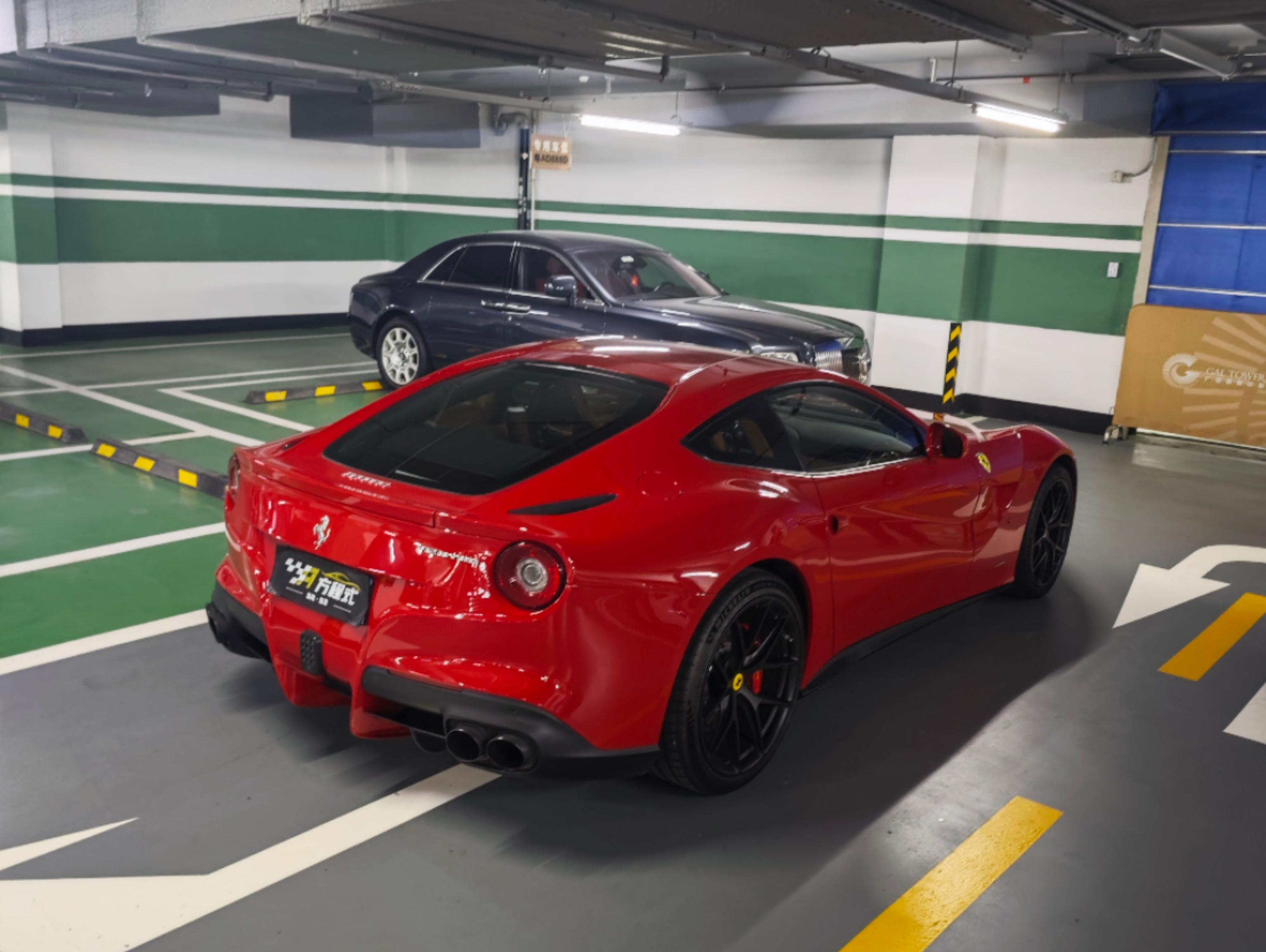 二手法拉利 F12berlinetta  红色/棕色 2013款 6.3L 标准型