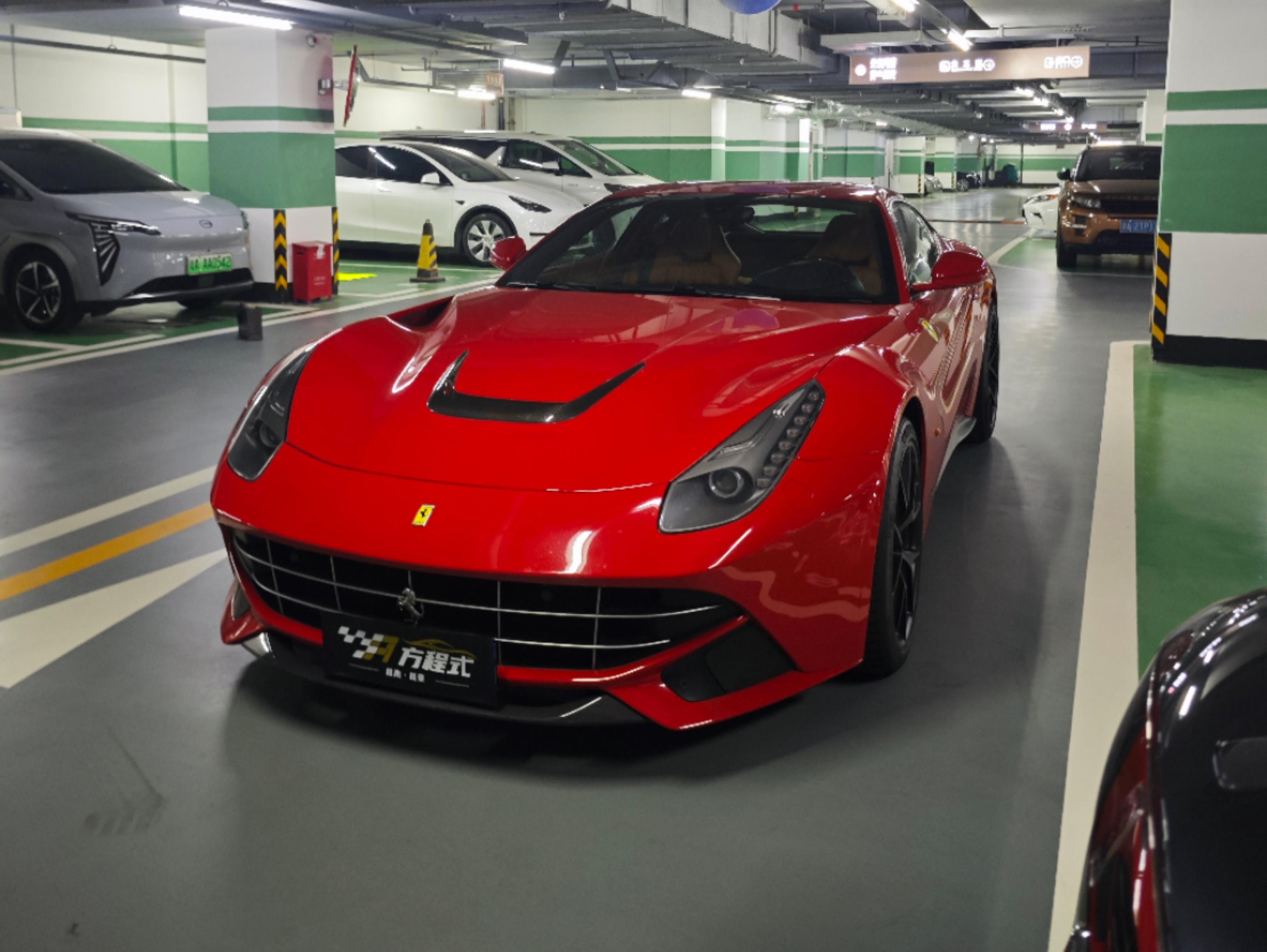二手法拉利 F12berlinetta  红色/棕色 2013款 6.3L 标准型
