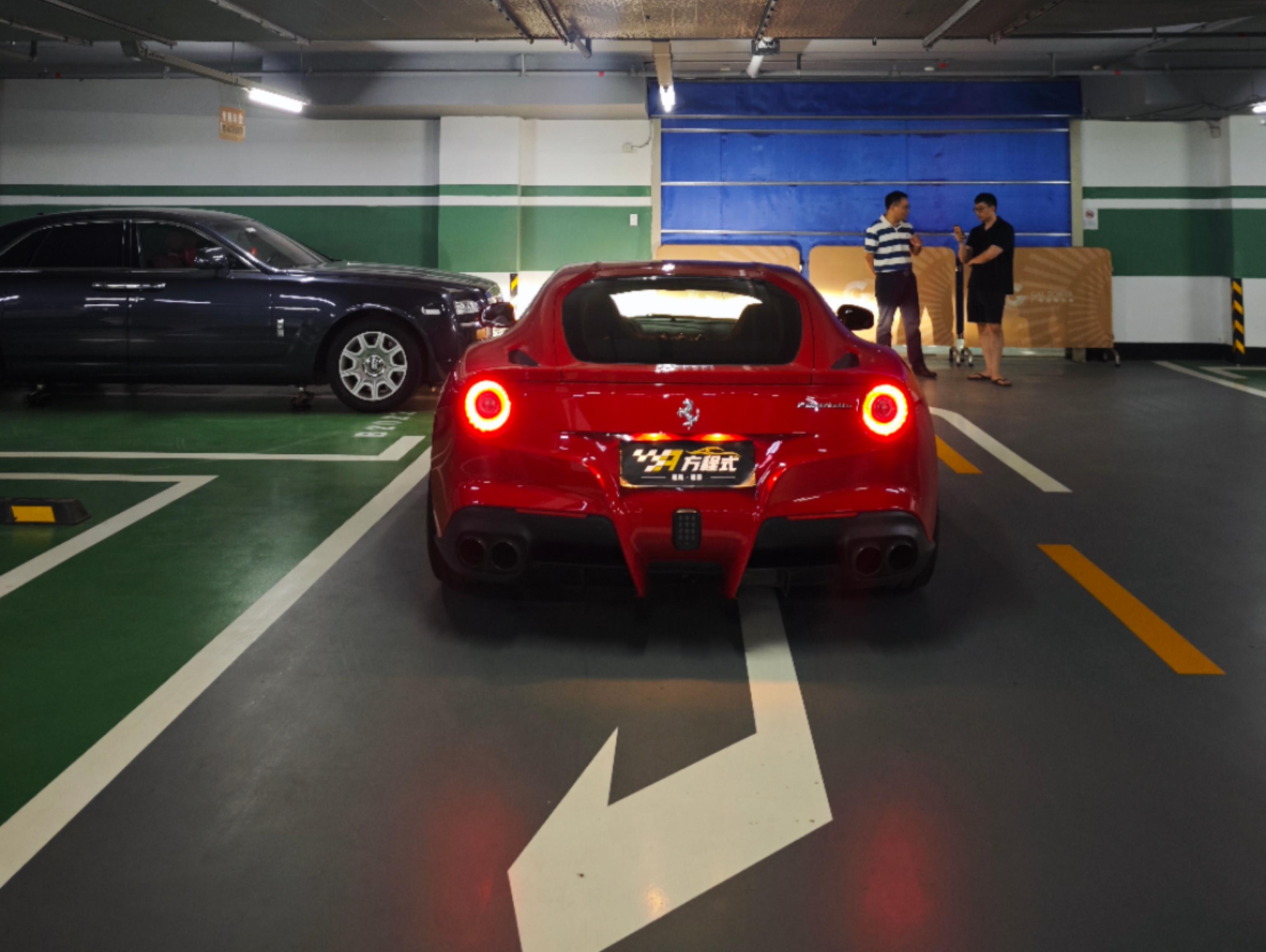二手法拉利 F12berlinetta  红色/棕色 2013款 6.3L 标准型