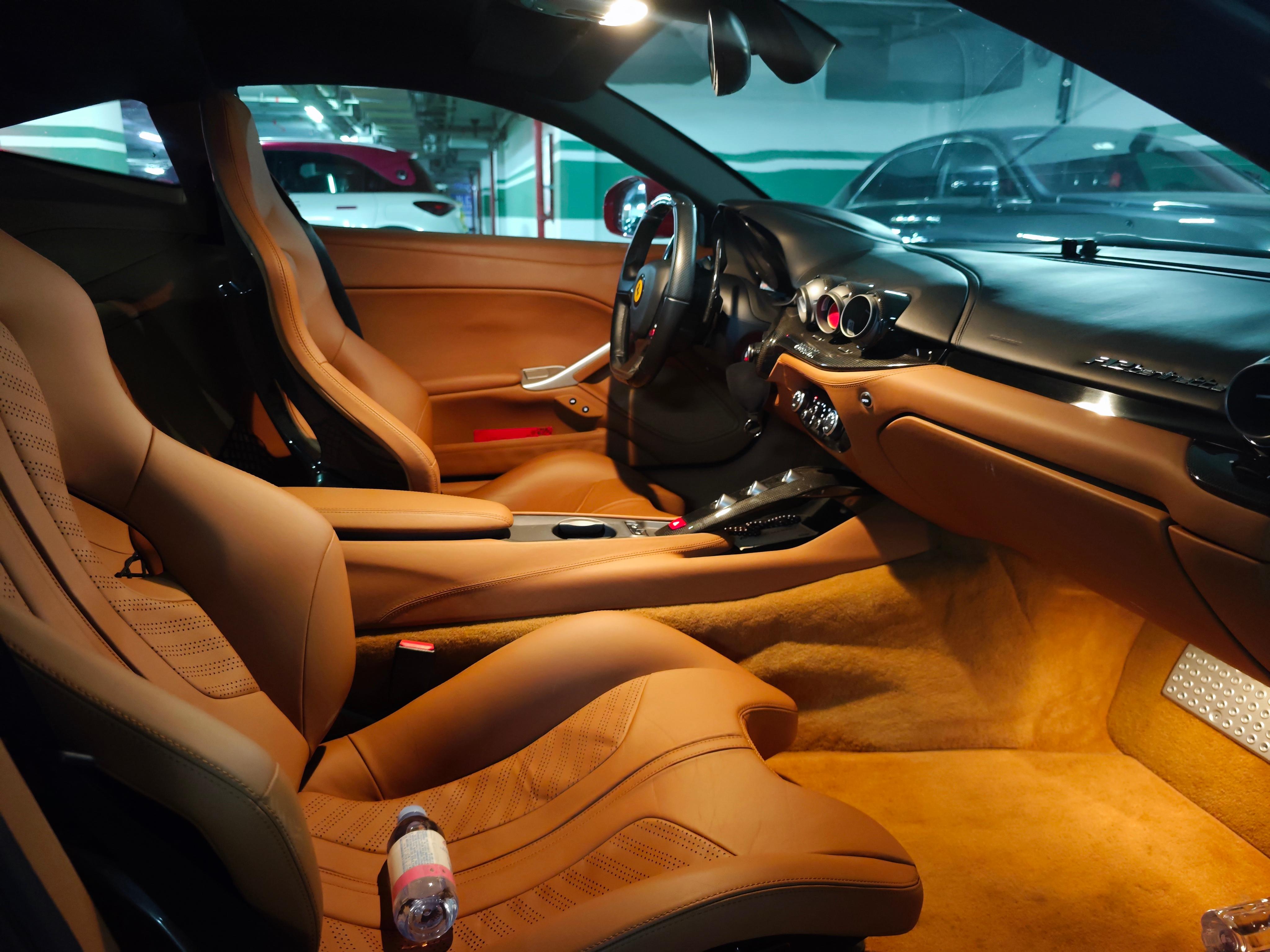 二手法拉利 F12berlinetta  红色/棕色 2013款 6.3L 标准型