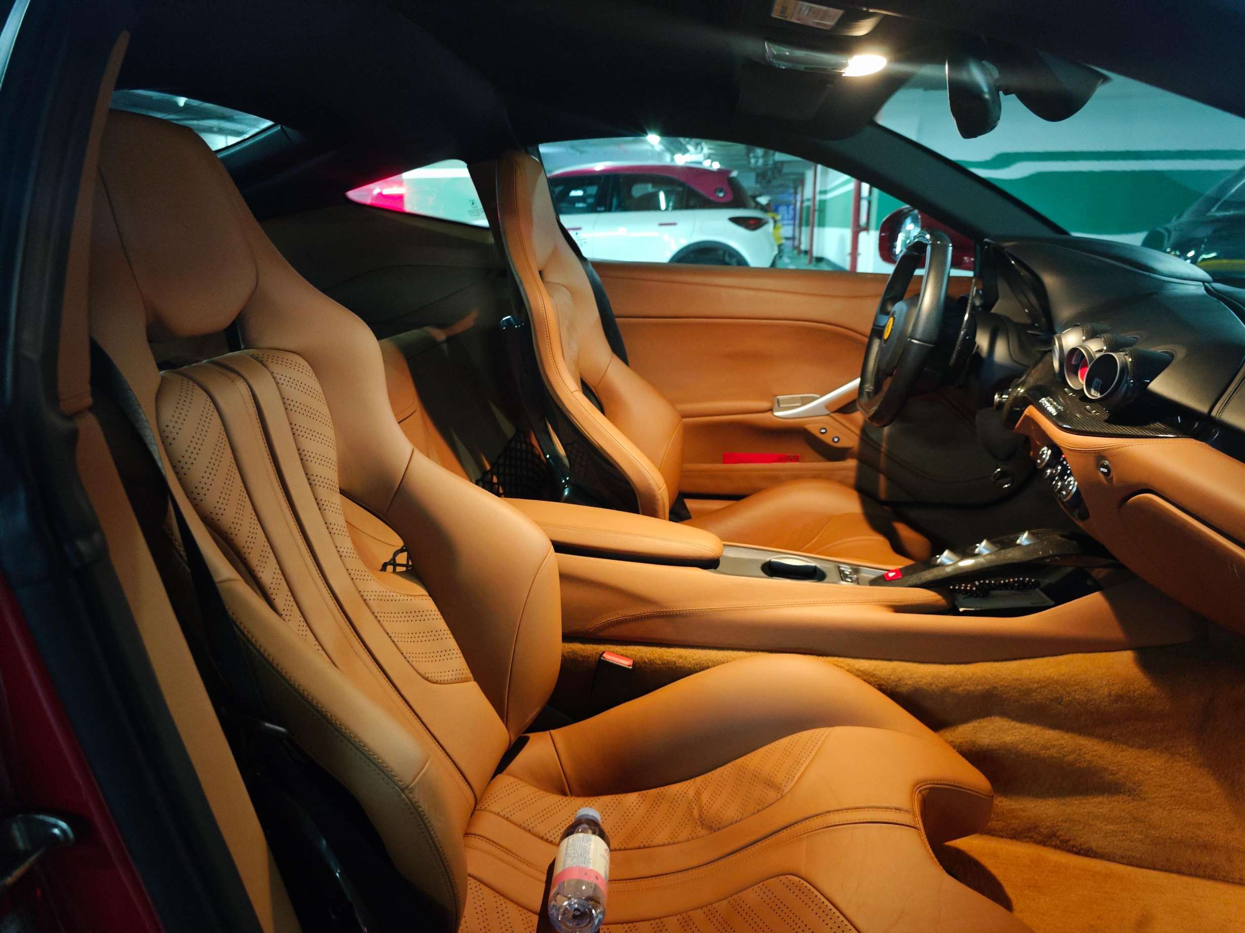 二手法拉利 F12berlinetta  红色/棕色 2013款 6.3L 标准型