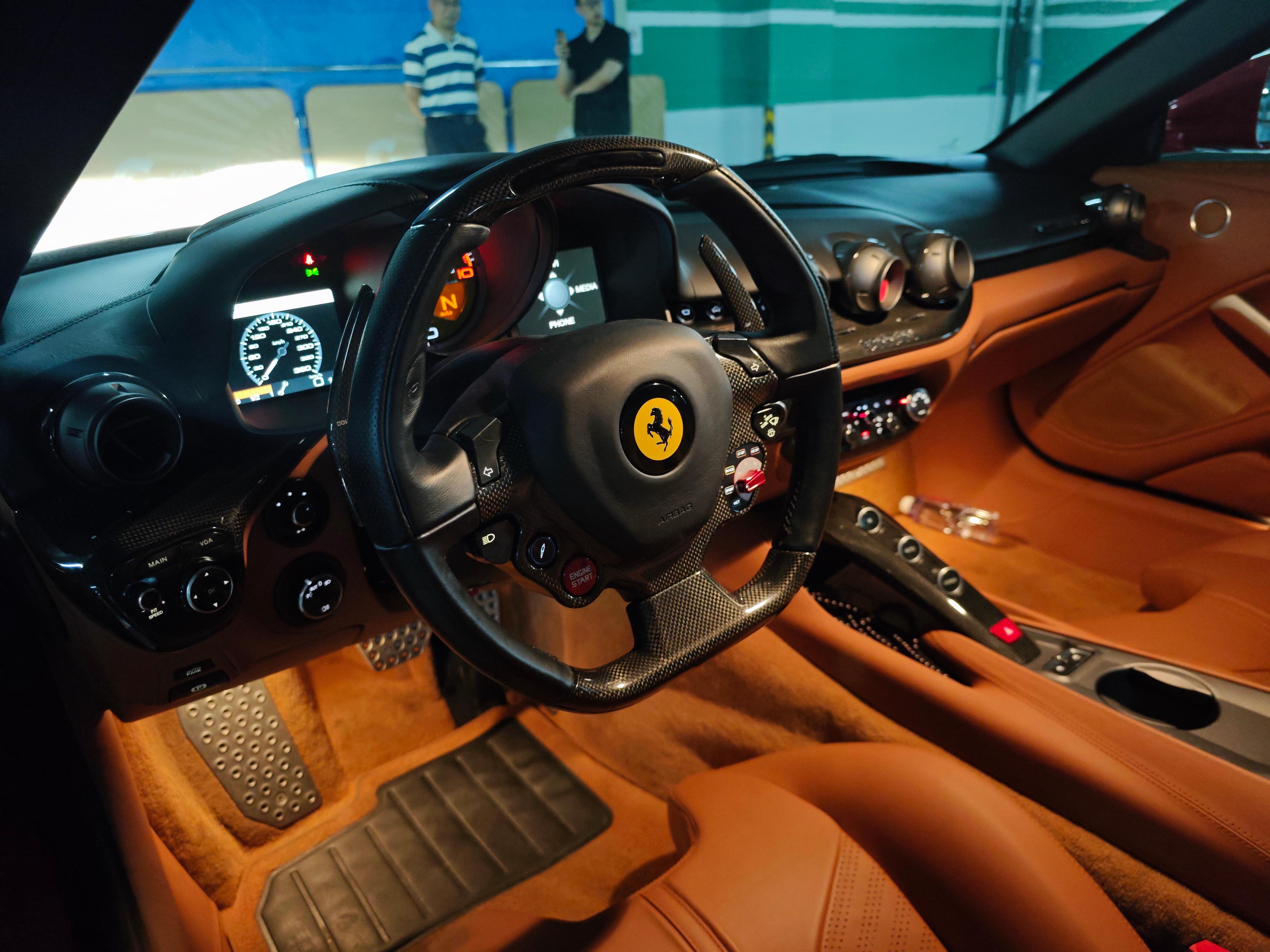 二手法拉利 F12berlinetta  红色/棕色 2013款 6.3L 标准型