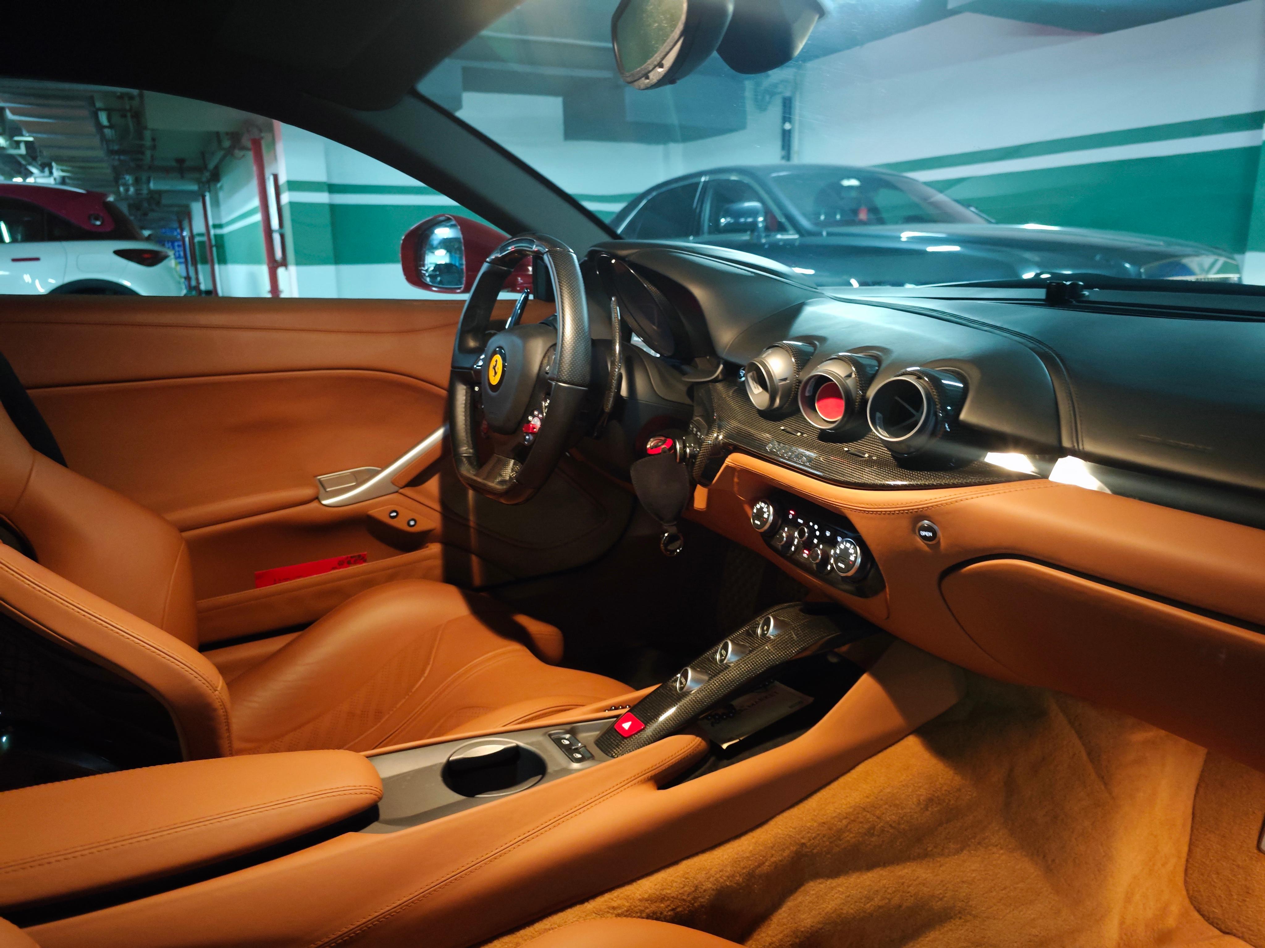 二手法拉利 F12berlinetta  红色/棕色 2013款 6.3L 标准型