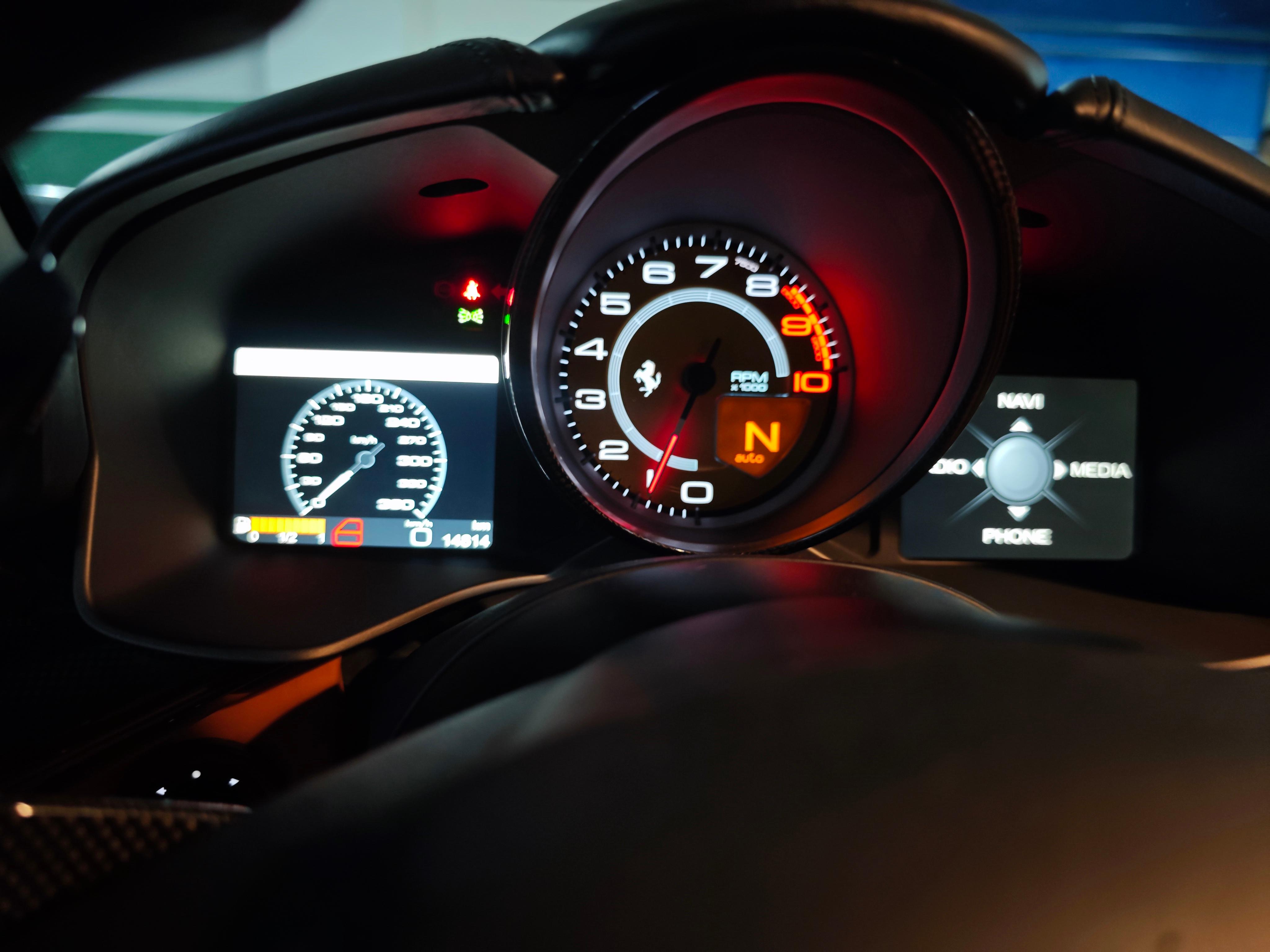 二手法拉利 F12berlinetta  红色/棕色 2013款 6.3L 标准型