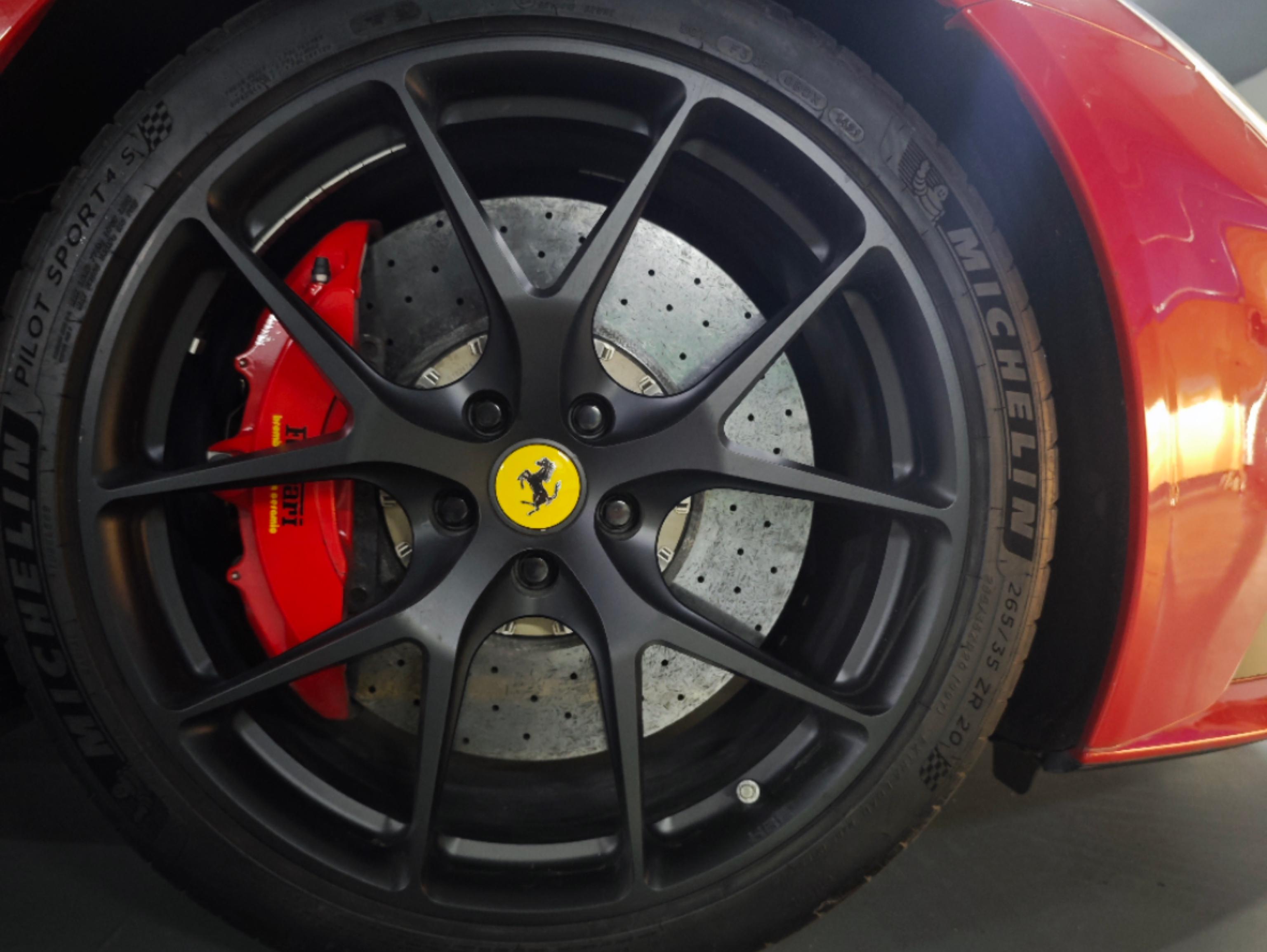 二手法拉利 F12berlinetta  红色/棕色 2013款 6.3L 标准型