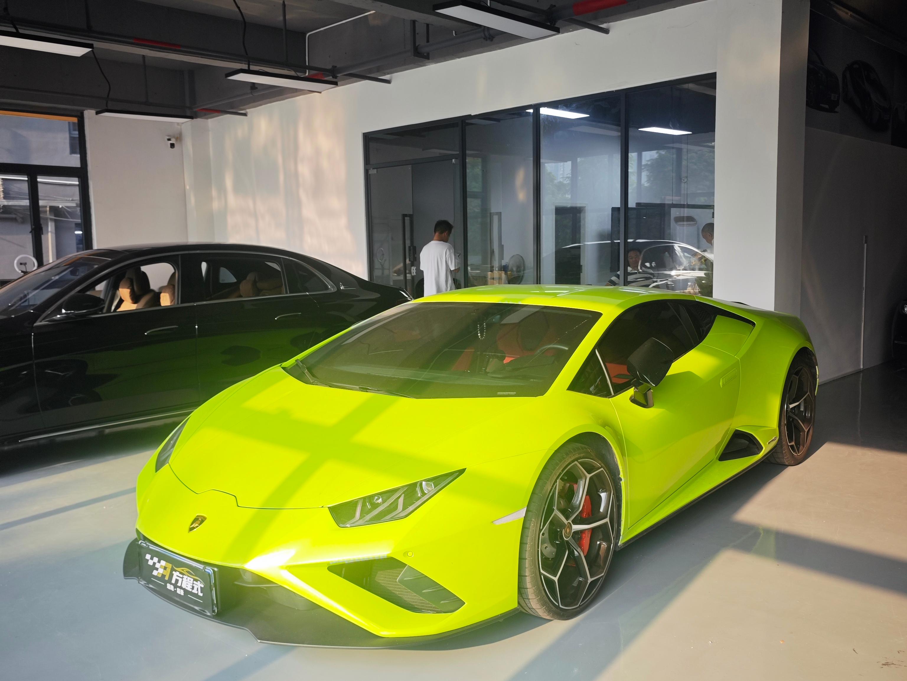 二手兰博基尼 Huracán 战斗灰/黑/红双拼 2020款 Huracán EVO RWD