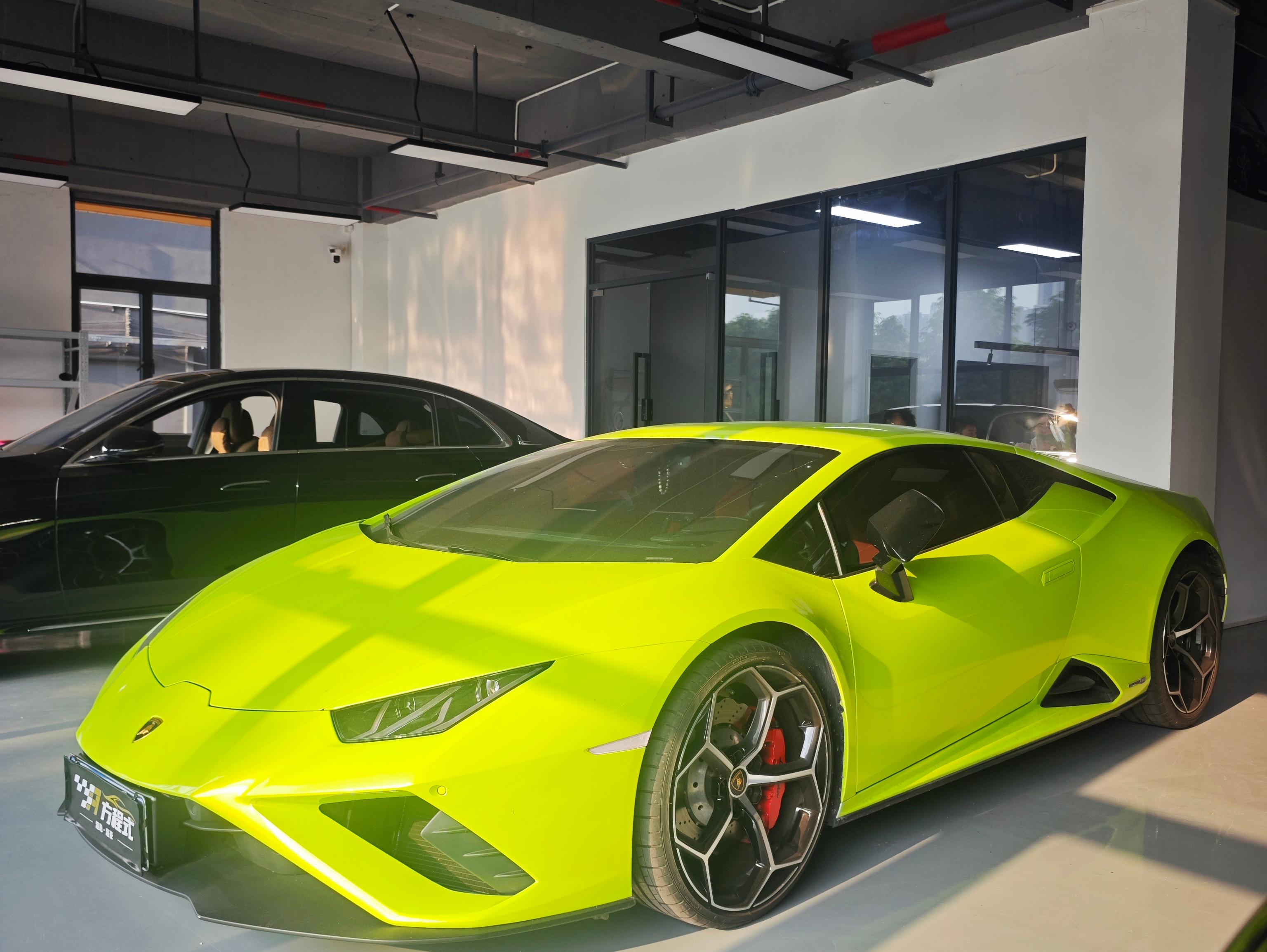 二手兰博基尼 Huracán 战斗灰/黑/红双拼 2020款 Huracán EVO RWD