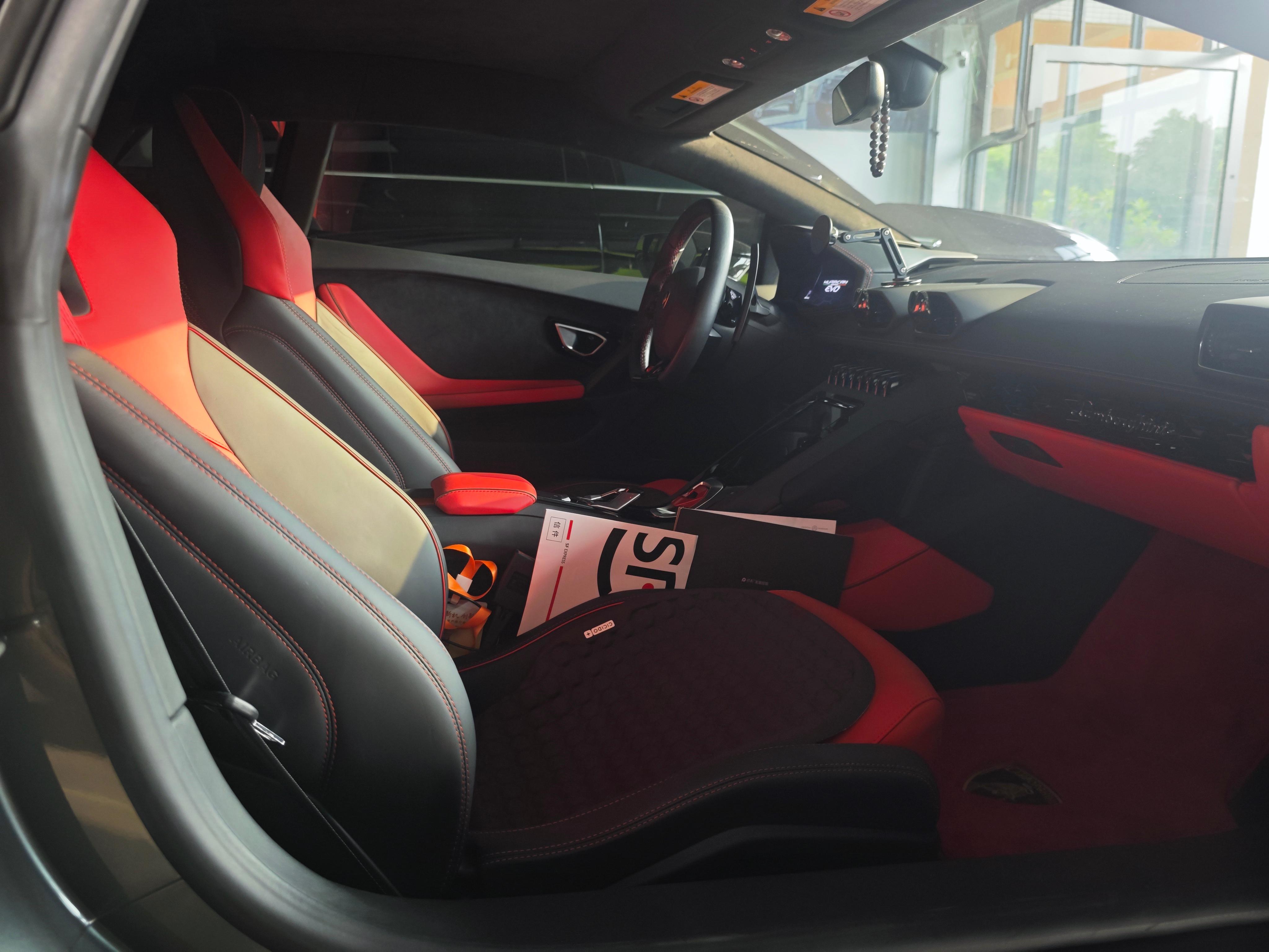 二手兰博基尼 Huracán 战斗灰/黑/红双拼 2020款 Huracán EVO RWD