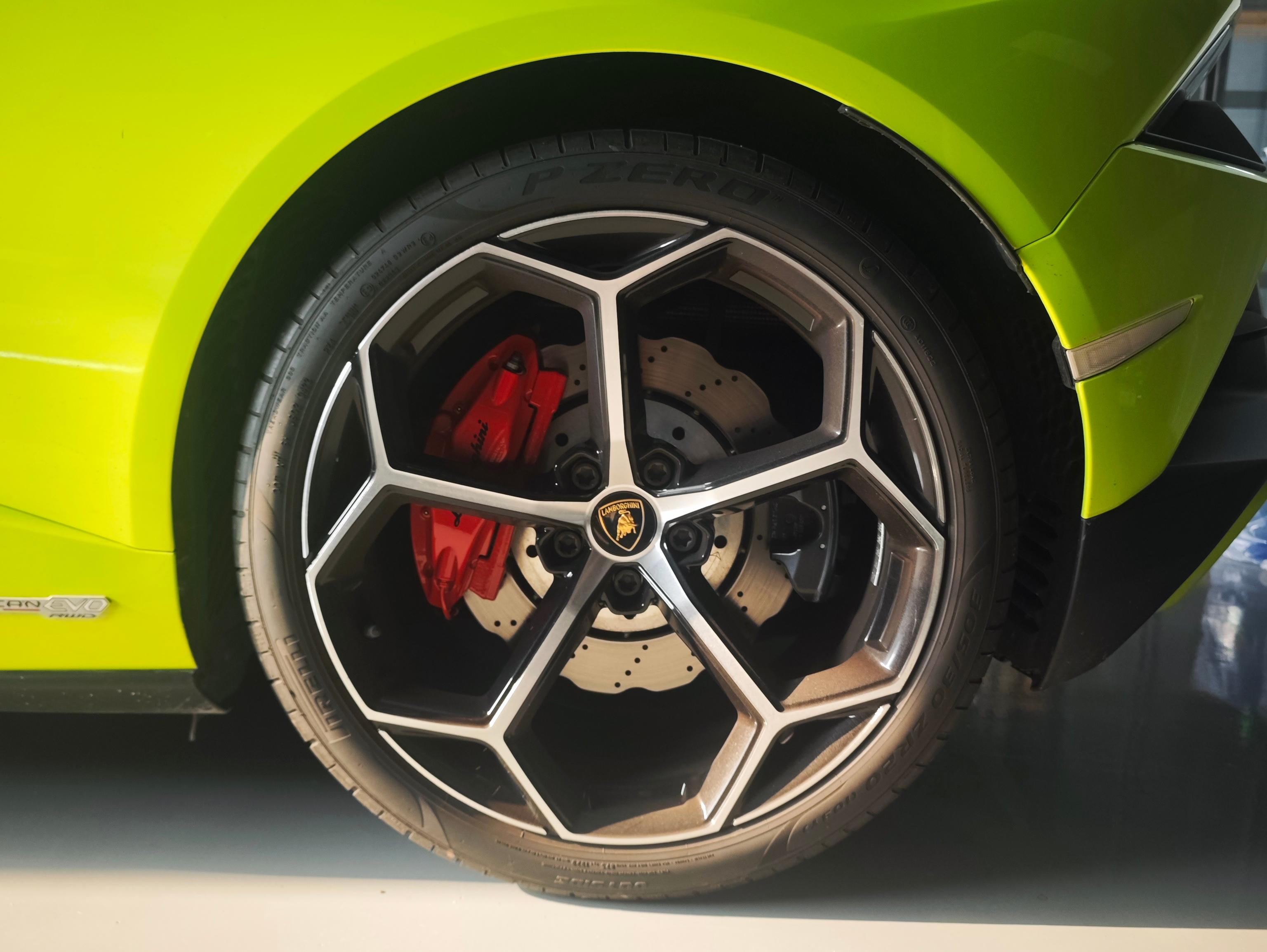 二手兰博基尼 Huracán 战斗灰/黑/红双拼 2020款 Huracán EVO RWD