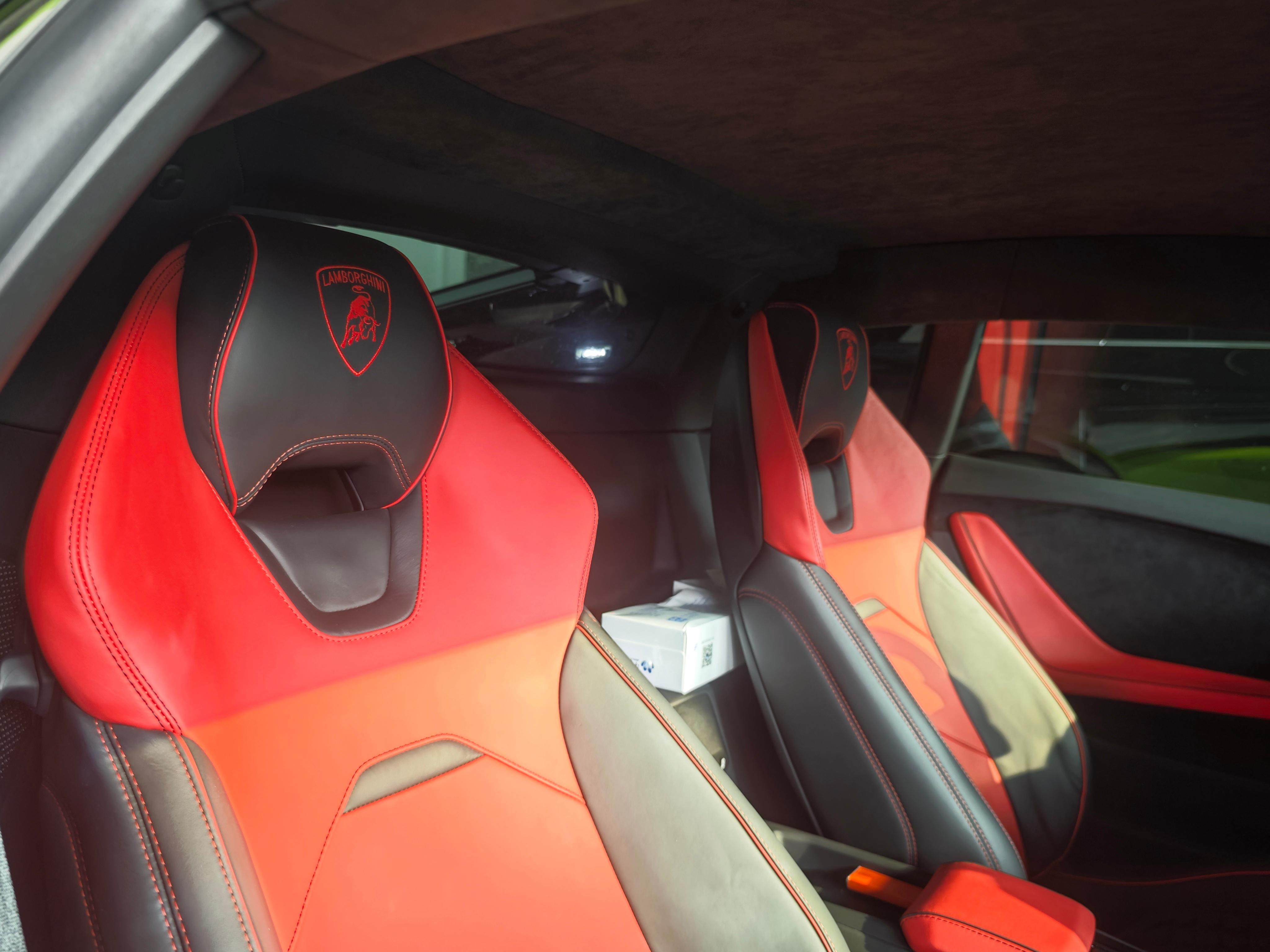 二手兰博基尼 Huracán 战斗灰/黑/红双拼 2020款 Huracán EVO RWD