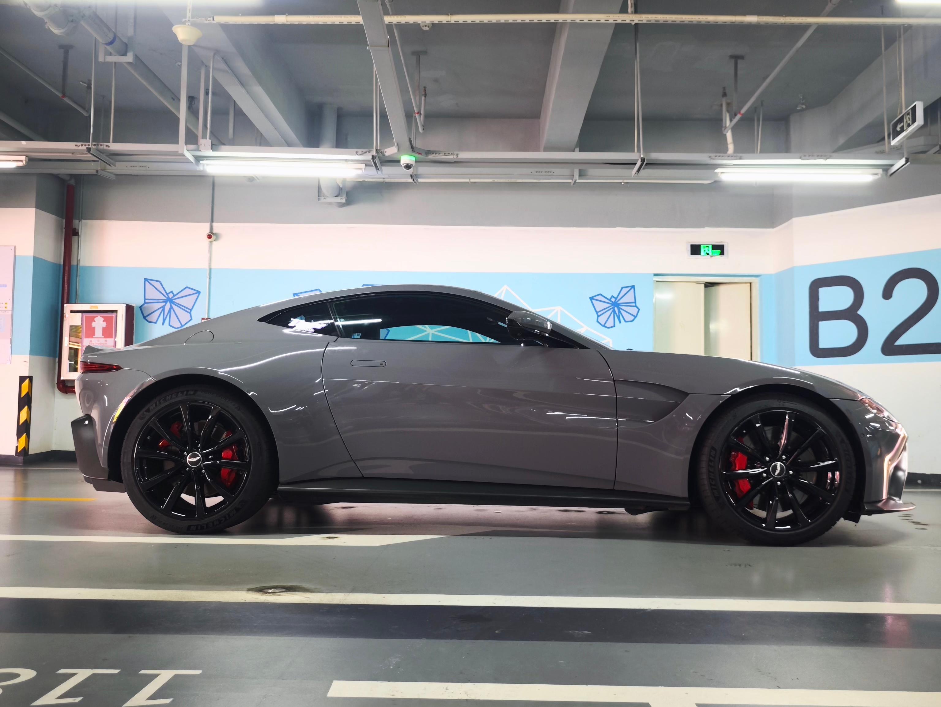 二手阿斯顿·马丁 V8 Vantage 灰色/黑色 2022款 4.0T V8 Coupe