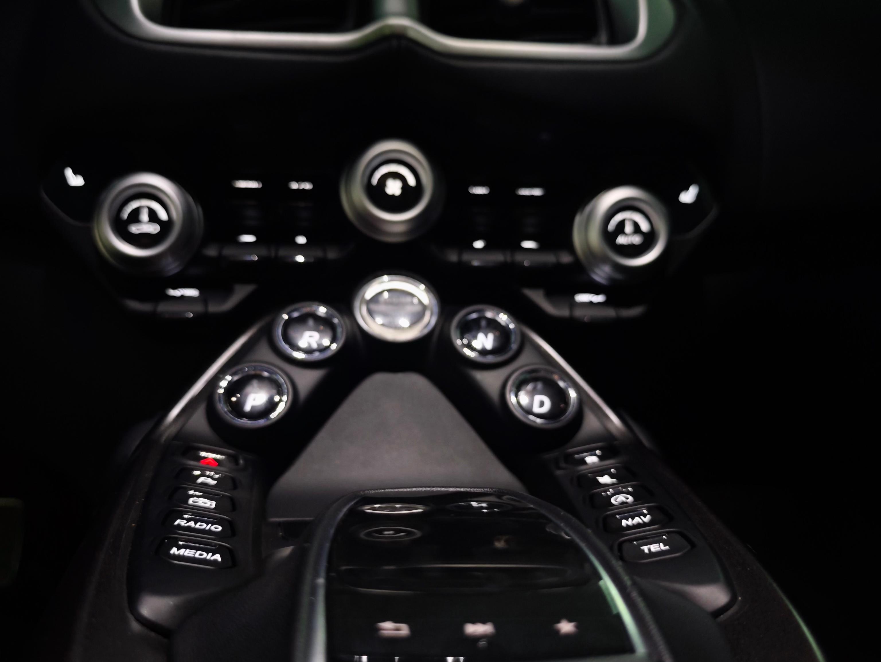 二手阿斯顿·马丁 V8 Vantage 灰色/黑色 2022款 4.0T V8 Coupe