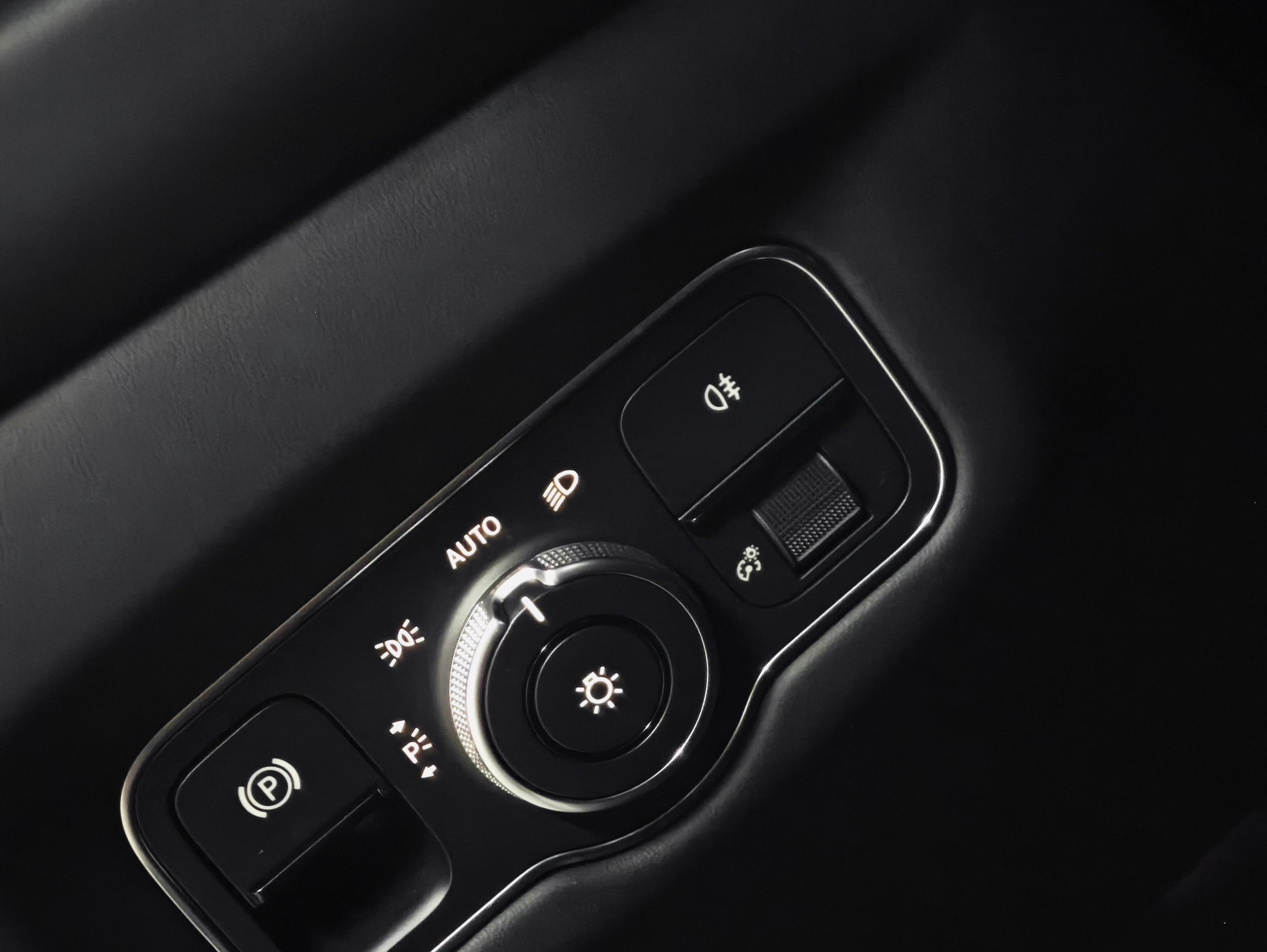 二手阿斯顿·马丁 V8 Vantage 灰色/黑色 2022款 4.0T V8 Coupe