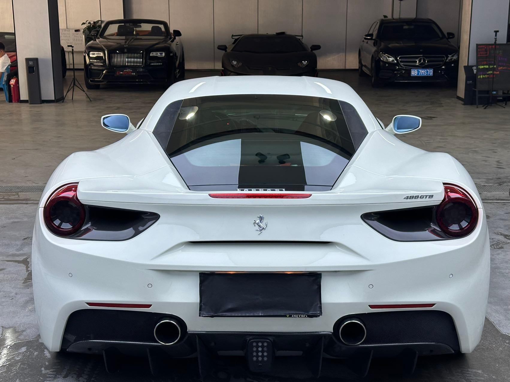 二手法拉利 488 白色/红色 2015款 488 GTB