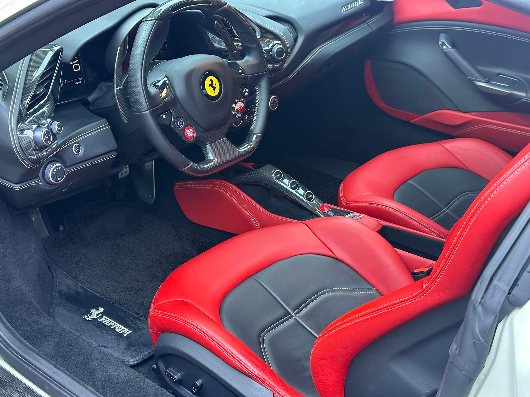 二手法拉利 488 白色/红色 2015款 488 GTB