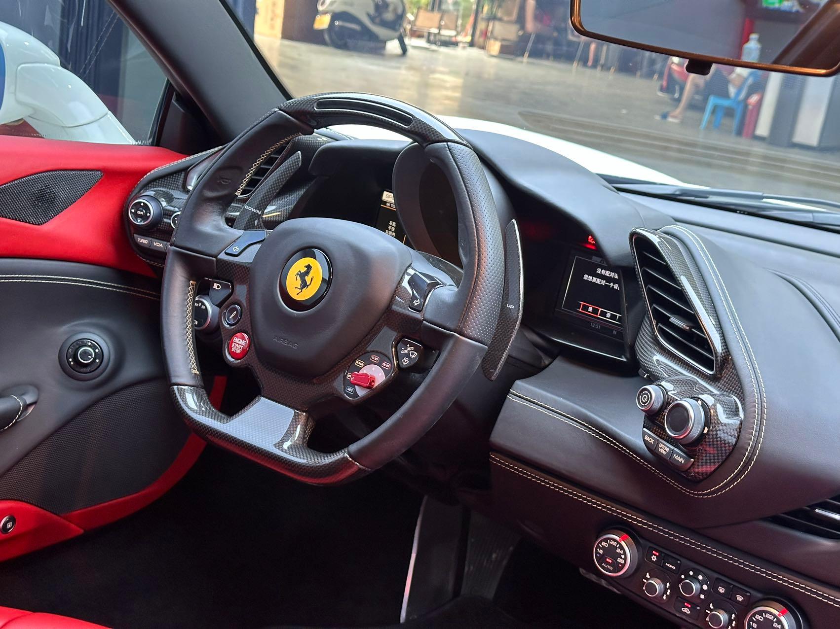 二手法拉利 488 白色/红色 2015款 488 GTB