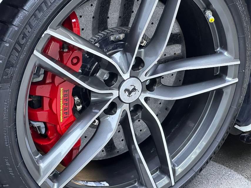 二手法拉利 488 白色/红色 2015款 488 GTB