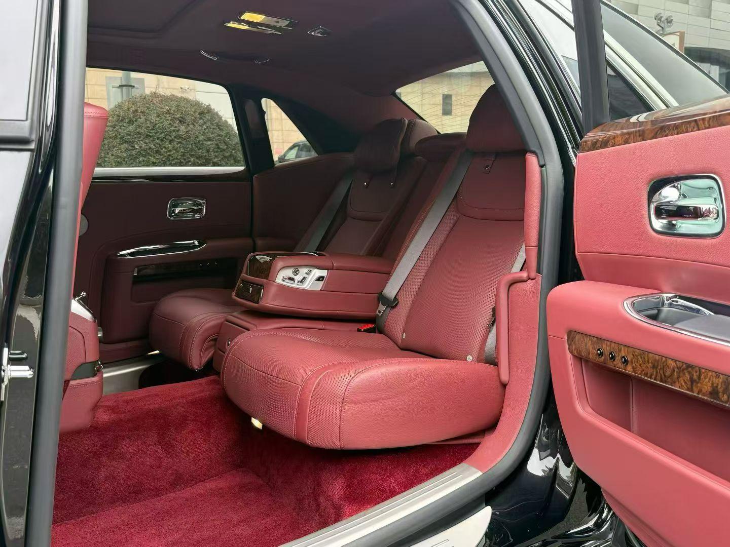 二手劳斯莱斯 古思特 黑色/红色 2015款 Series II 加长版