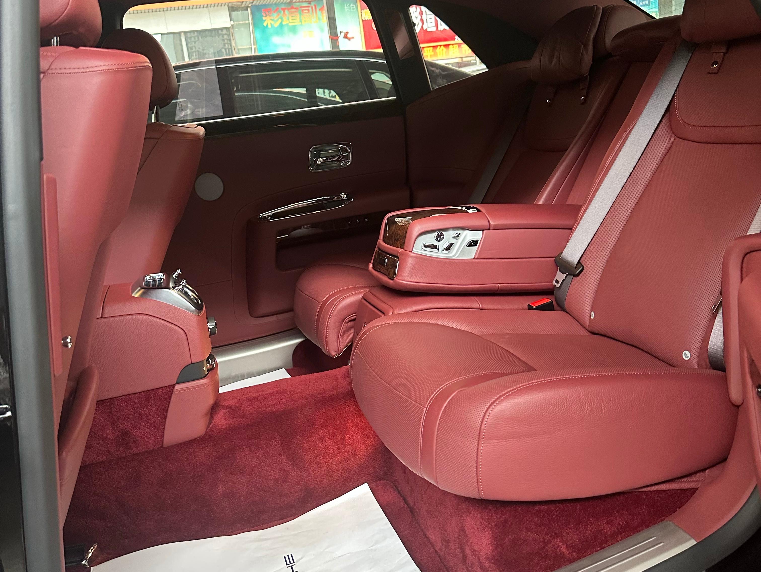 二手劳斯莱斯 古思特 黑色/红色 2015款 Series II 加长版