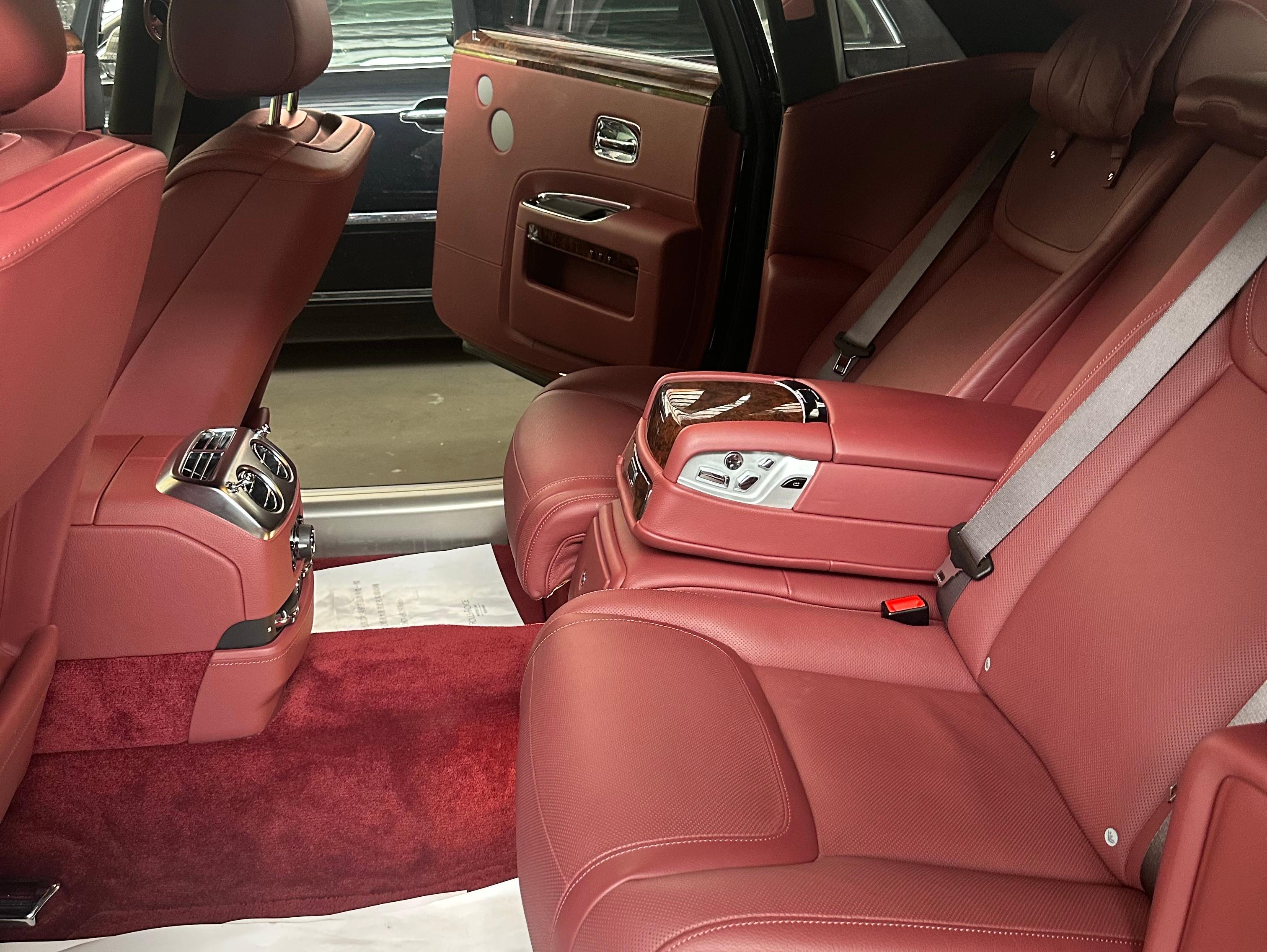 二手劳斯莱斯 古思特 黑色/红色 2015款 Series II 加长版