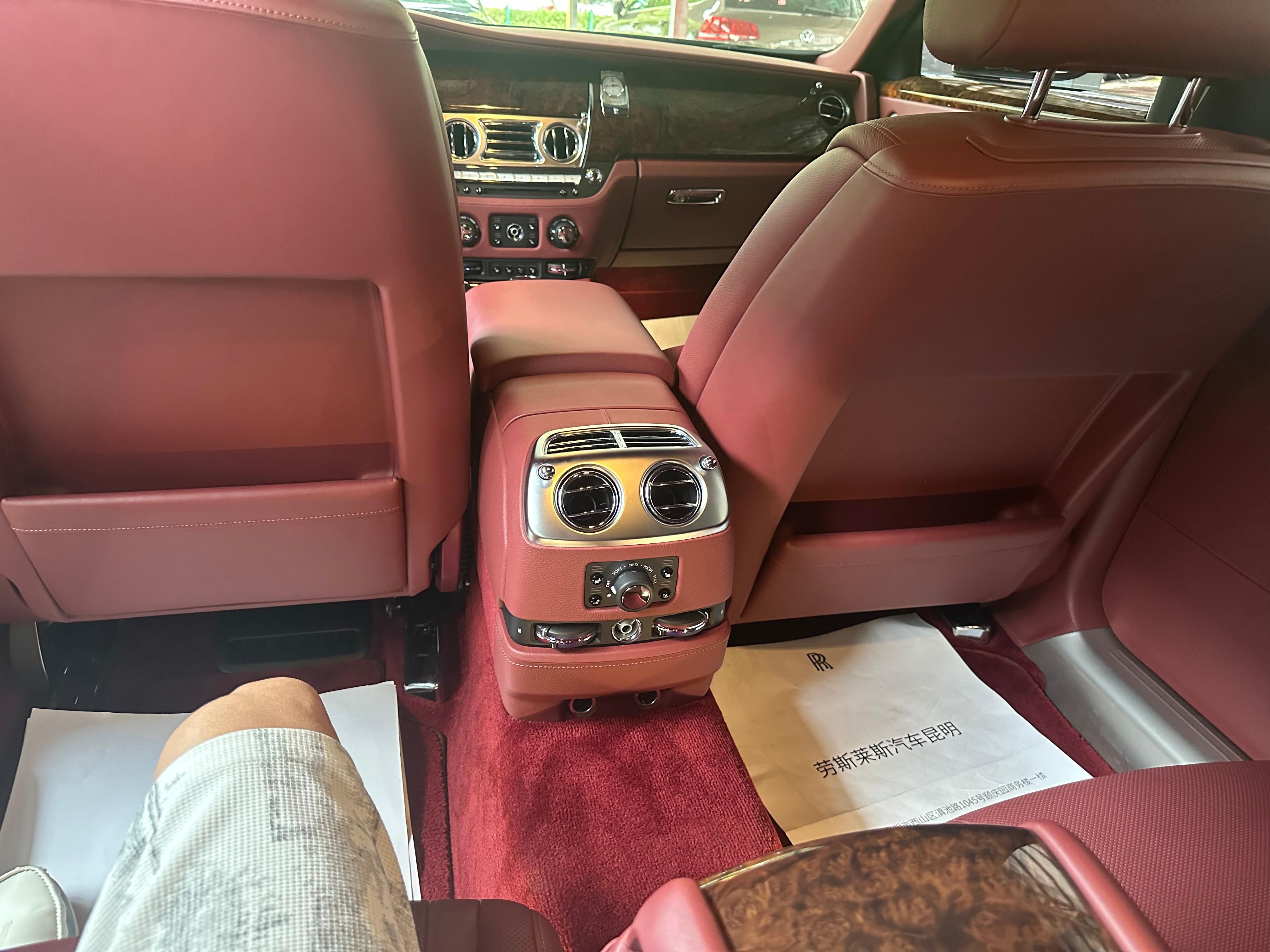 二手劳斯莱斯 古思特 黑色/红色 2015款 Series II 加长版