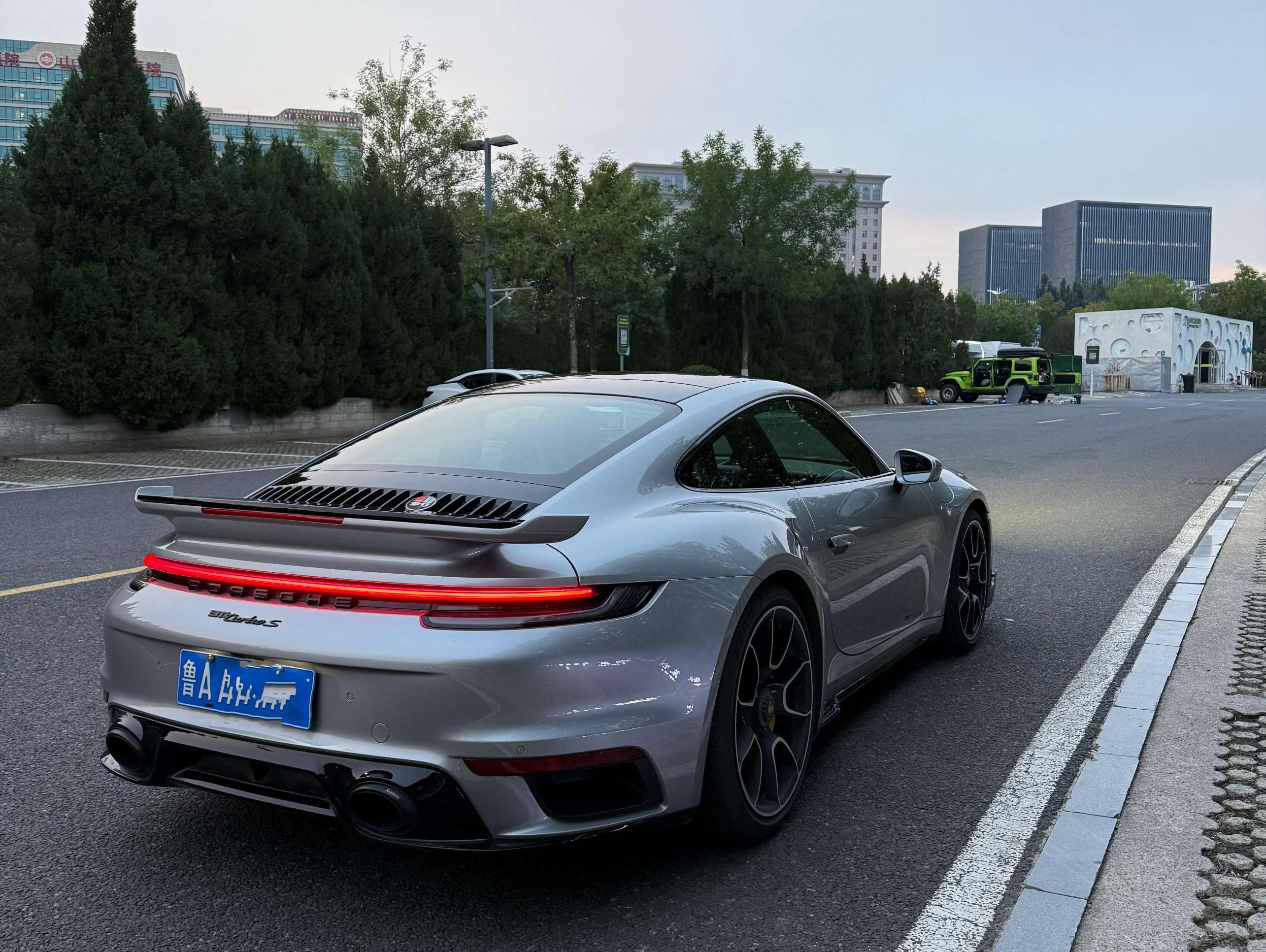 二手保时捷 911 GT银/红色 2022款 TurboS 3.7T