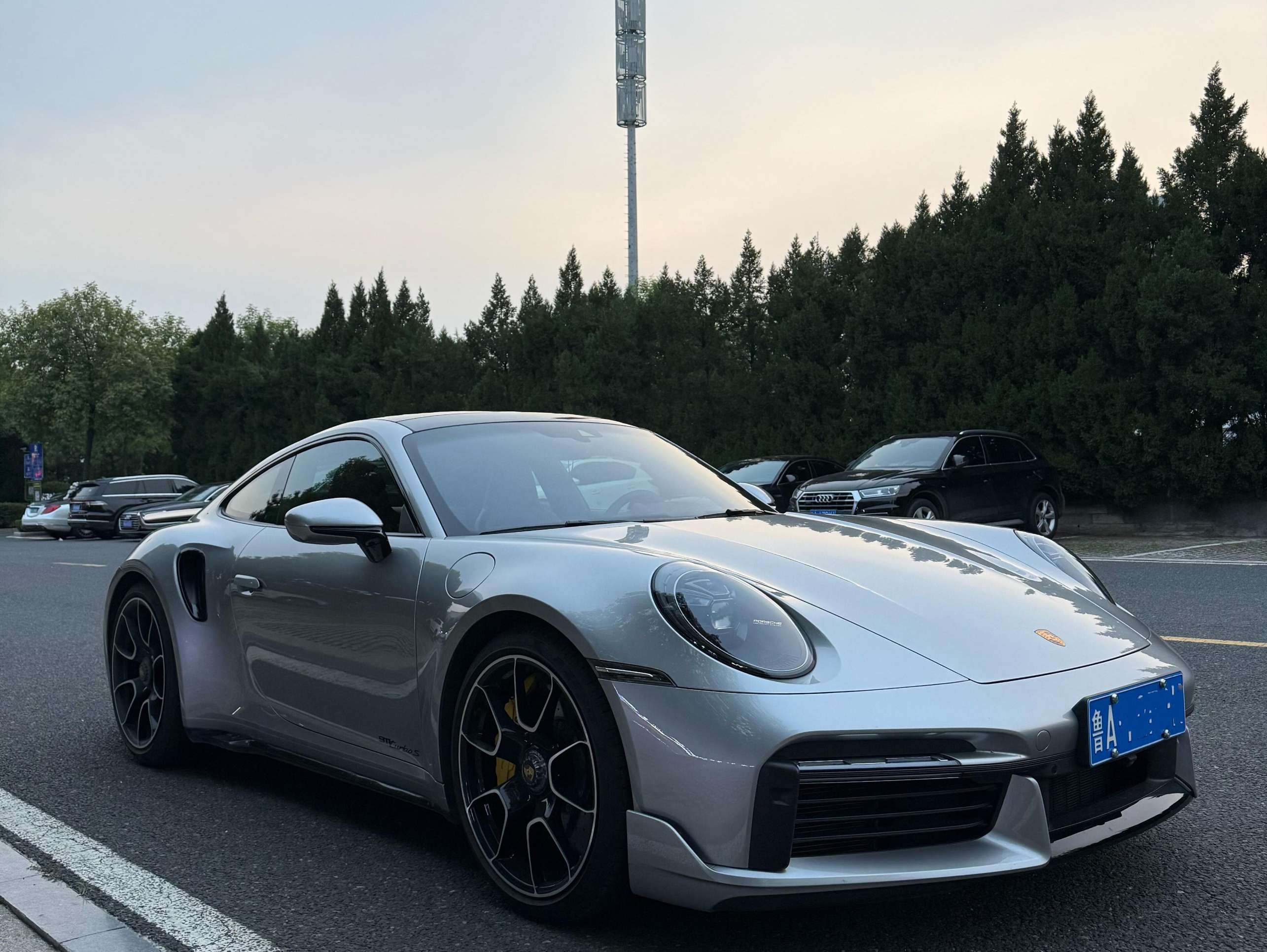 二手保时捷 911 GT银/红色 2022款 TurboS 3.7T