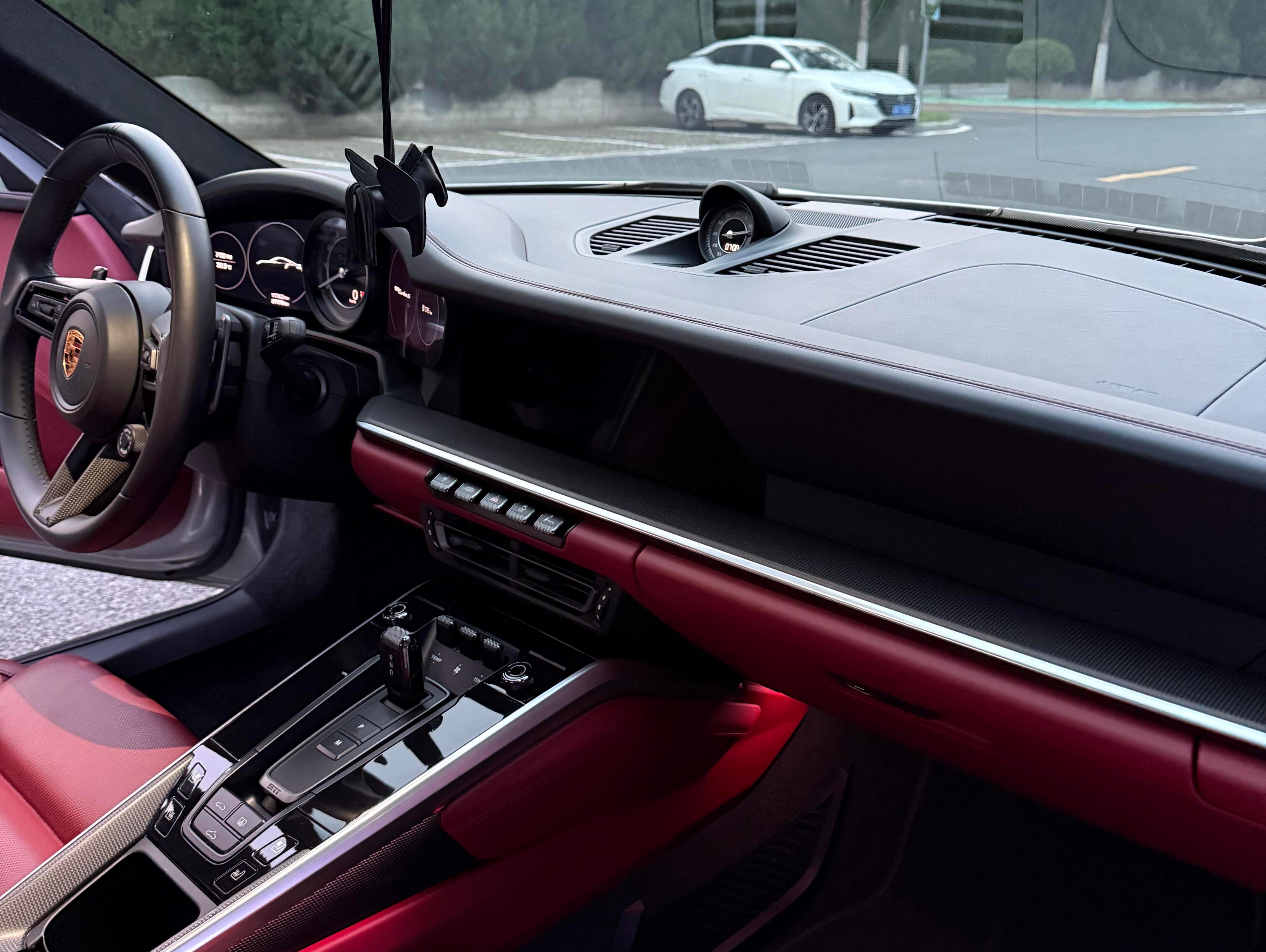 二手保时捷 911 GT银/红色 2022款 TurboS 3.7T