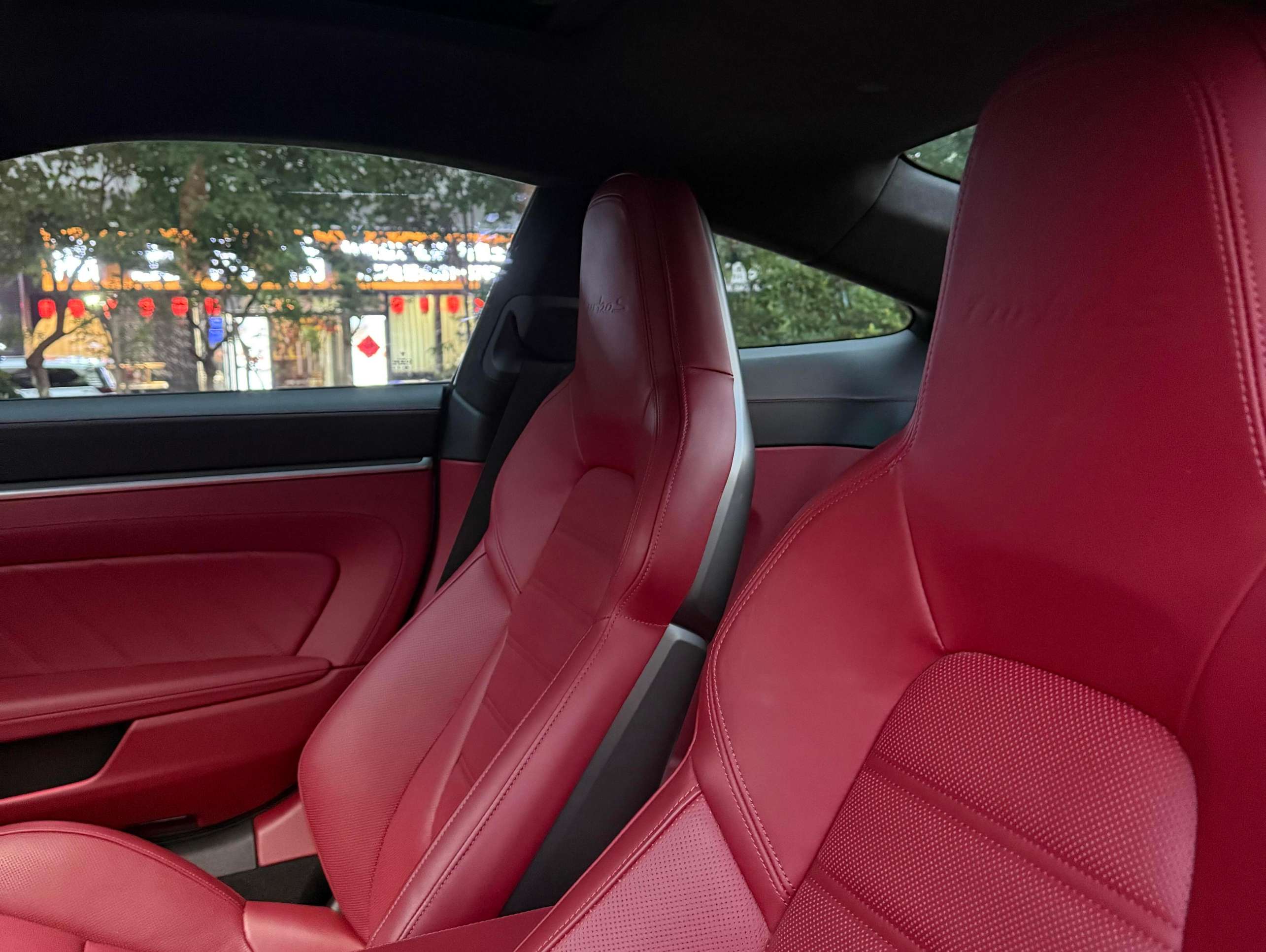 二手保时捷 911 GT银/红色 2022款 TurboS 3.7T