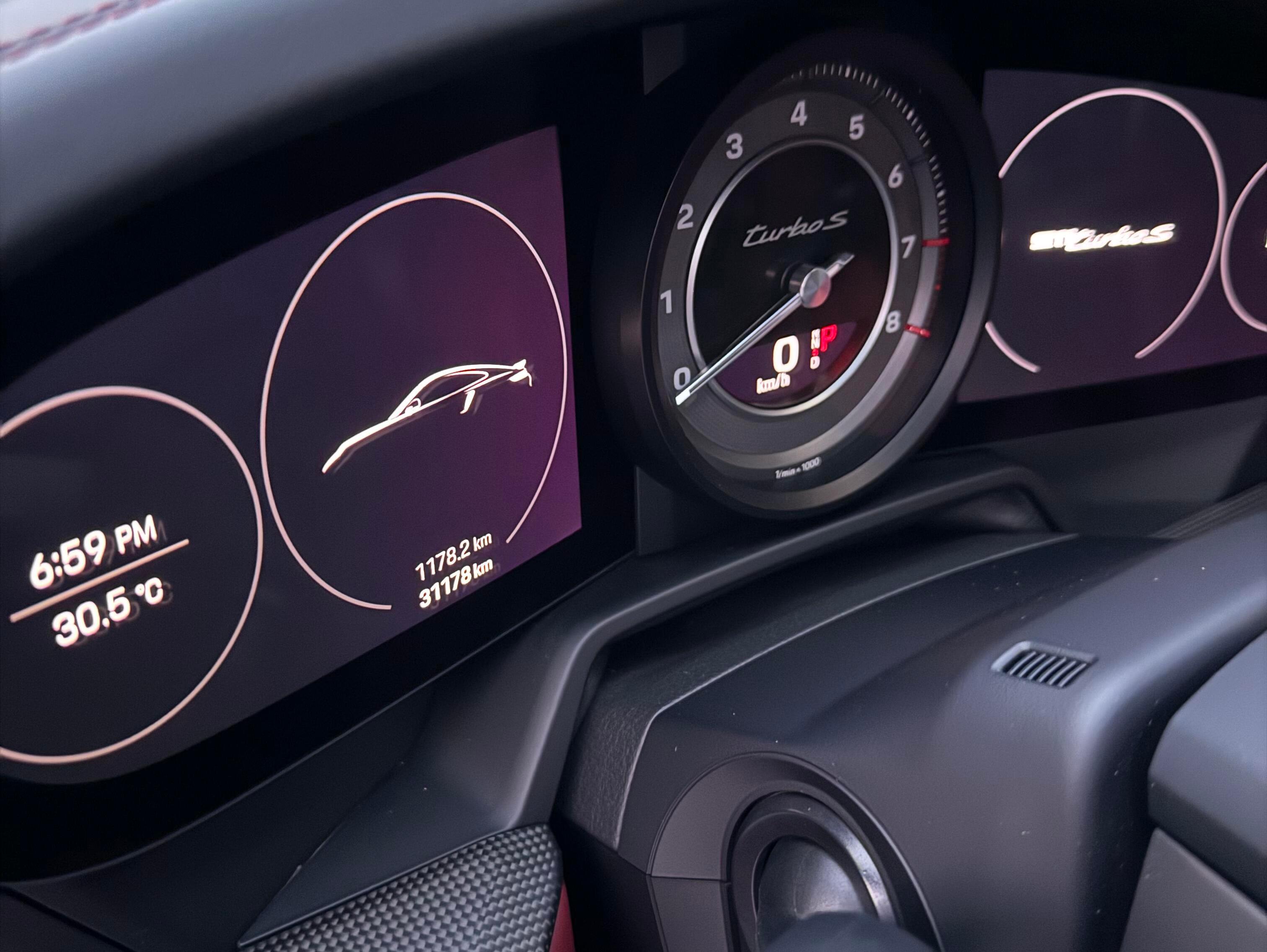 二手保时捷 911 GT银/红色 2022款 TurboS 3.7T