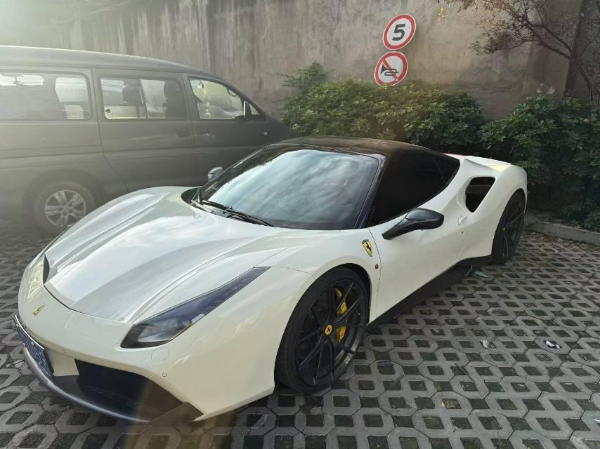 二手法拉利 488 白色/红色 2015款 488 GTB