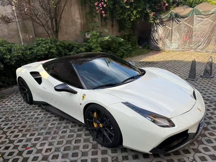 二手法拉利 488 白色/红色 2015款 488 GTB