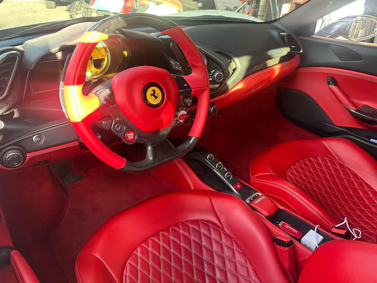 二手法拉利 488 白色/红色 2015款 488 GTB