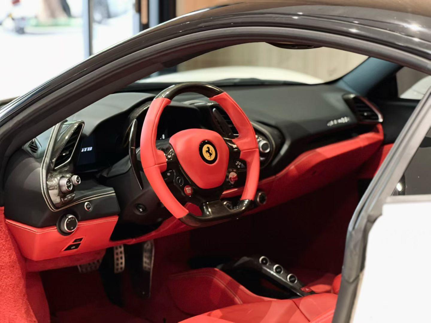 二手法拉利 488 白色/红色 2015款 488 GTB