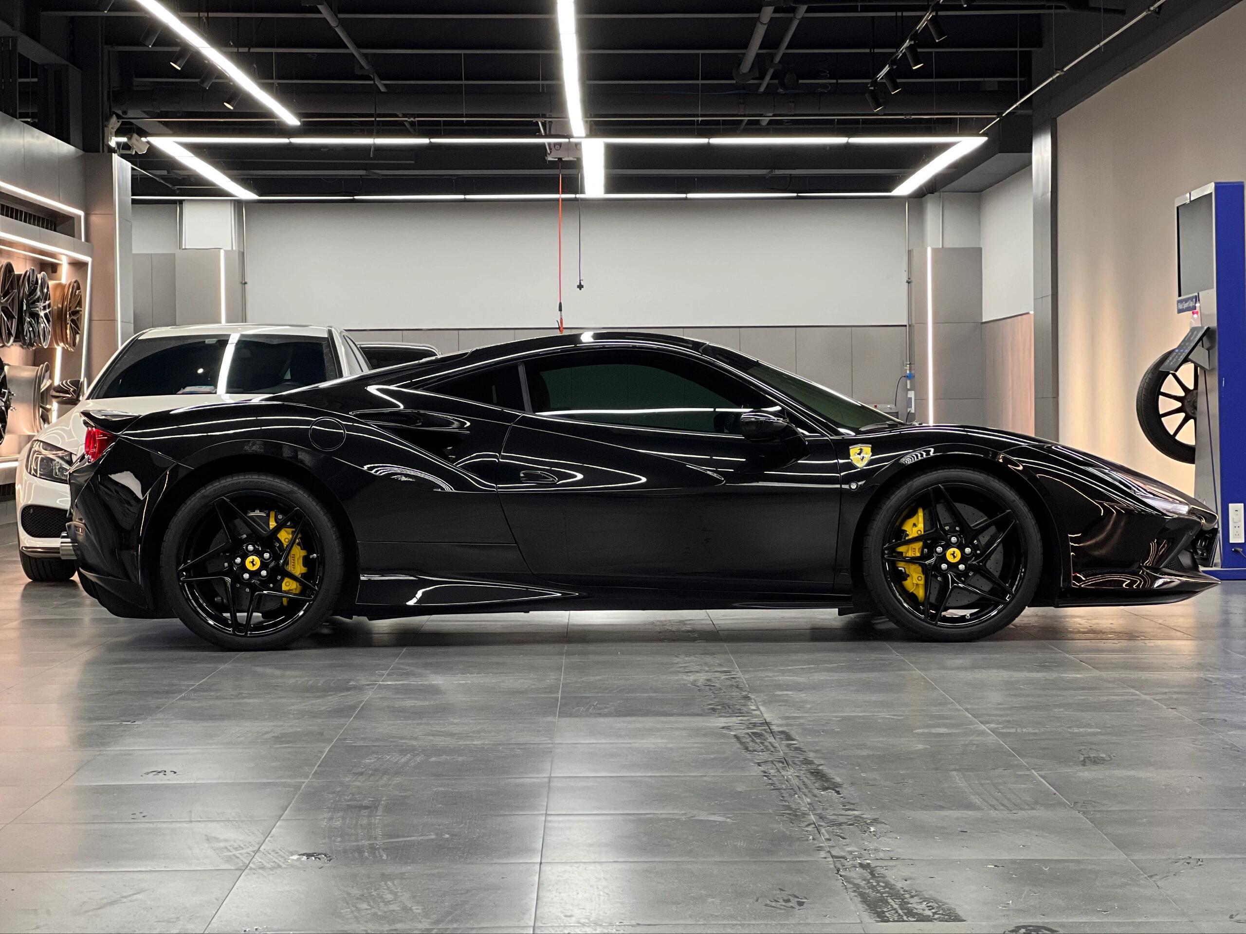 二手法拉利 F8 黑色/红色 2019款 Tributo 3.9T V8