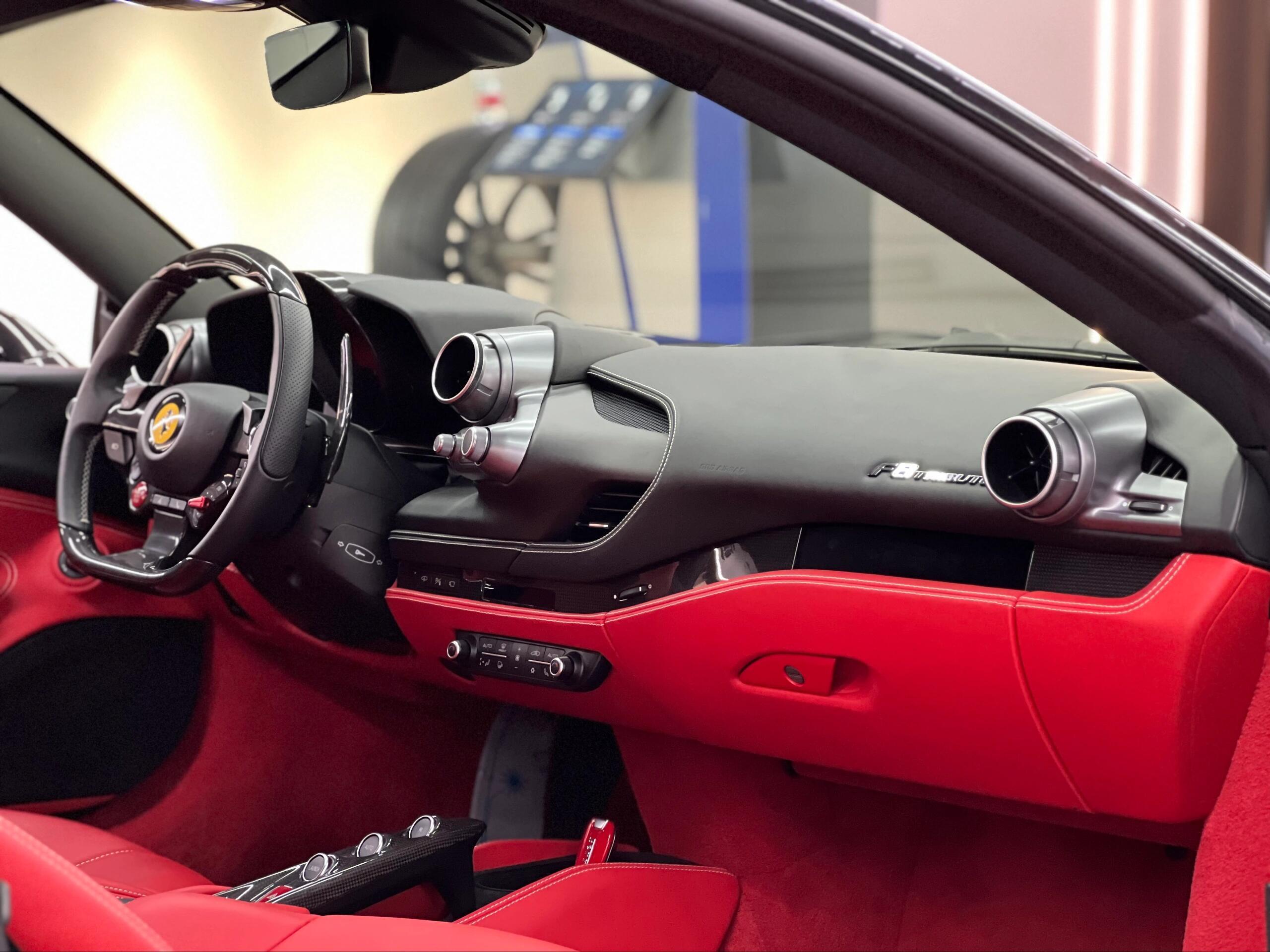 二手法拉利 F8 黑色/红色 2019款 Tributo 3.9T V8