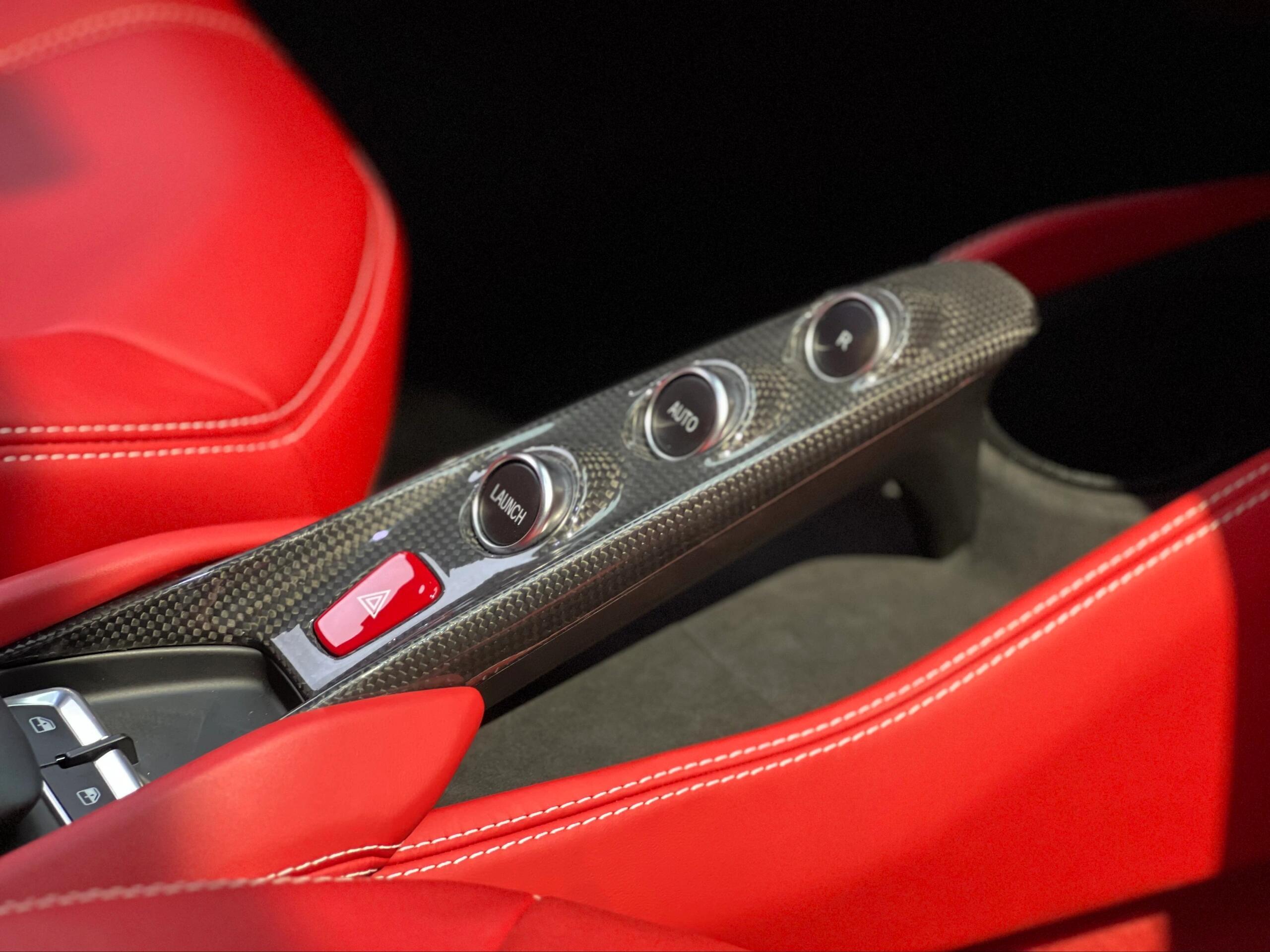 二手法拉利 F8 黑色/红色 2019款 Tributo 3.9T V8