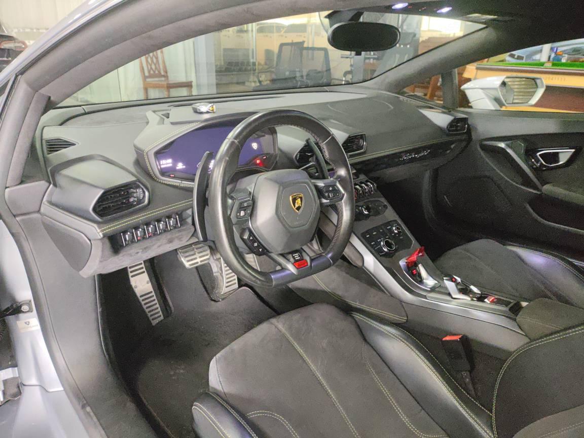二手兰博基尼 Huracán 银灰色/黑色 2016款 Huracán RWD Coupe