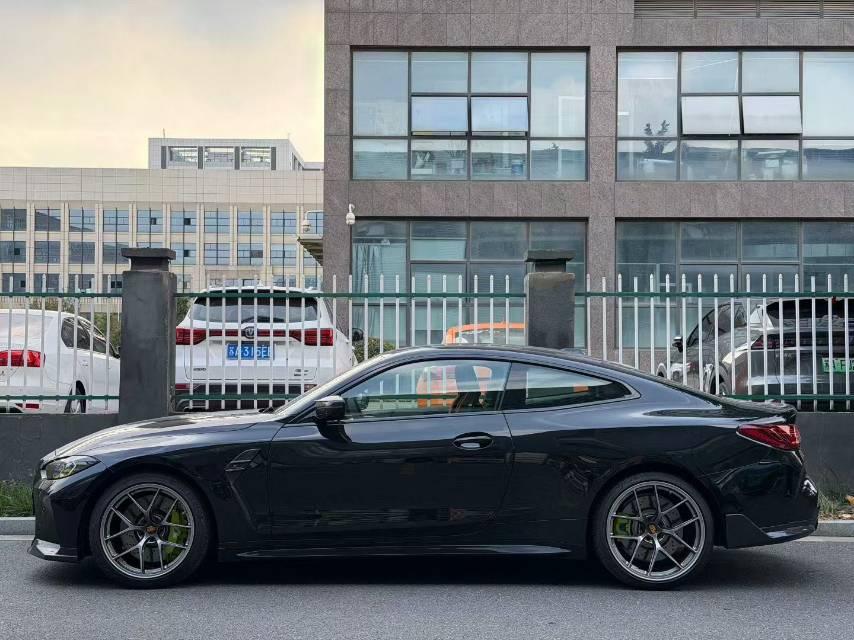 二手宝马 M系 黑色/橙色 2023款 M4双门轿跑车 雷霆版