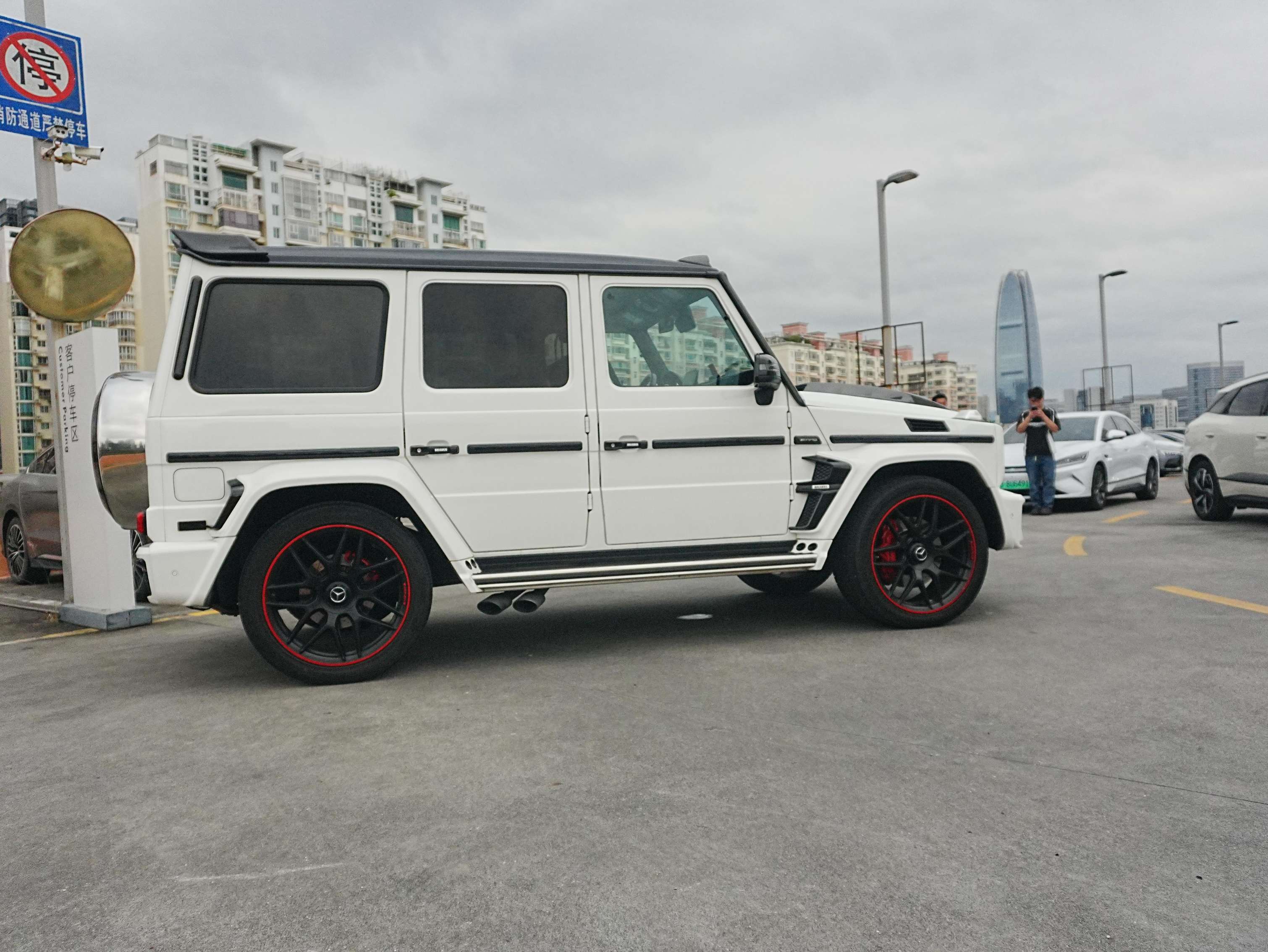 二手奔驰 G级AMG 白色/黑红 2018款 AMG G 63 典藏版