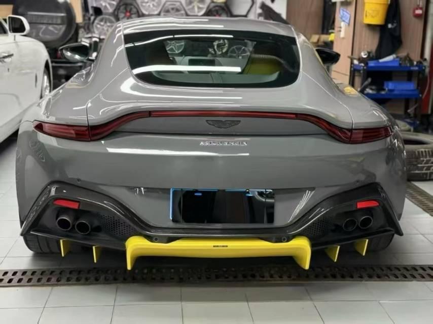 二手阿斯顿·马丁 V8 Vantage 水泥灰/黑黄 2018款 4.0T V8 Coupe