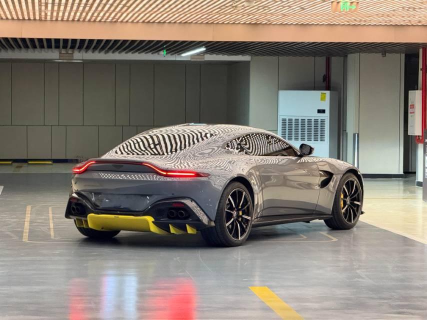 二手阿斯顿·马丁 V8 Vantage 水泥灰/黑黄 2018款 4.0T V8 Coupe